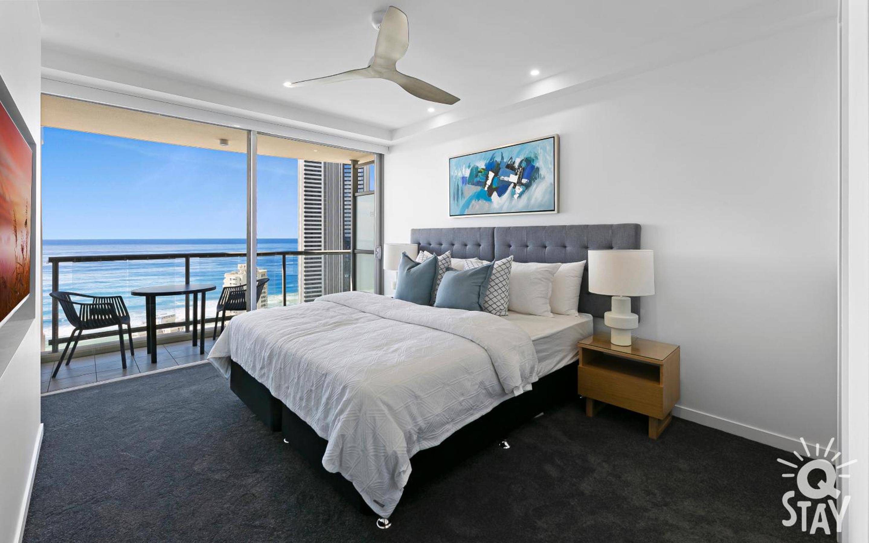 Chevron Renaissance - 3 Bedroom Apartments - Q Stay
