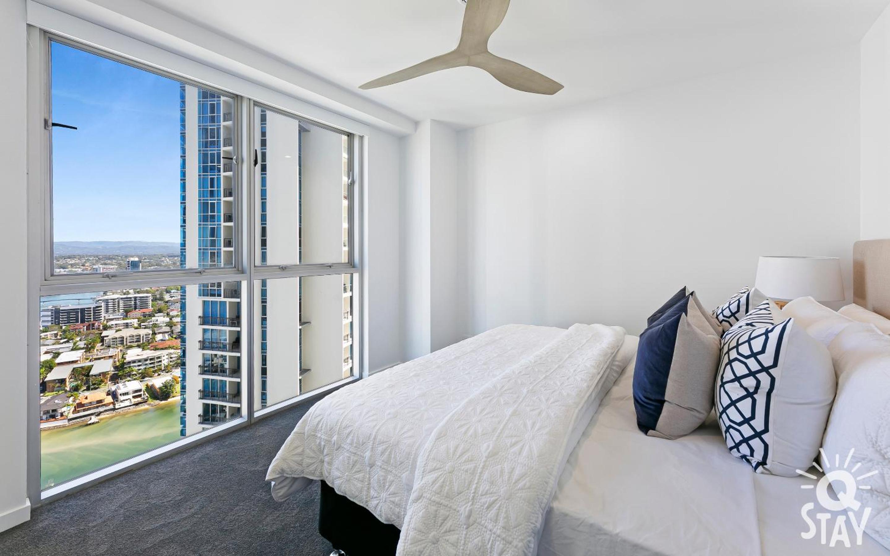 Chevron Renaissance - 3 Bedroom Apartments - Q Stay