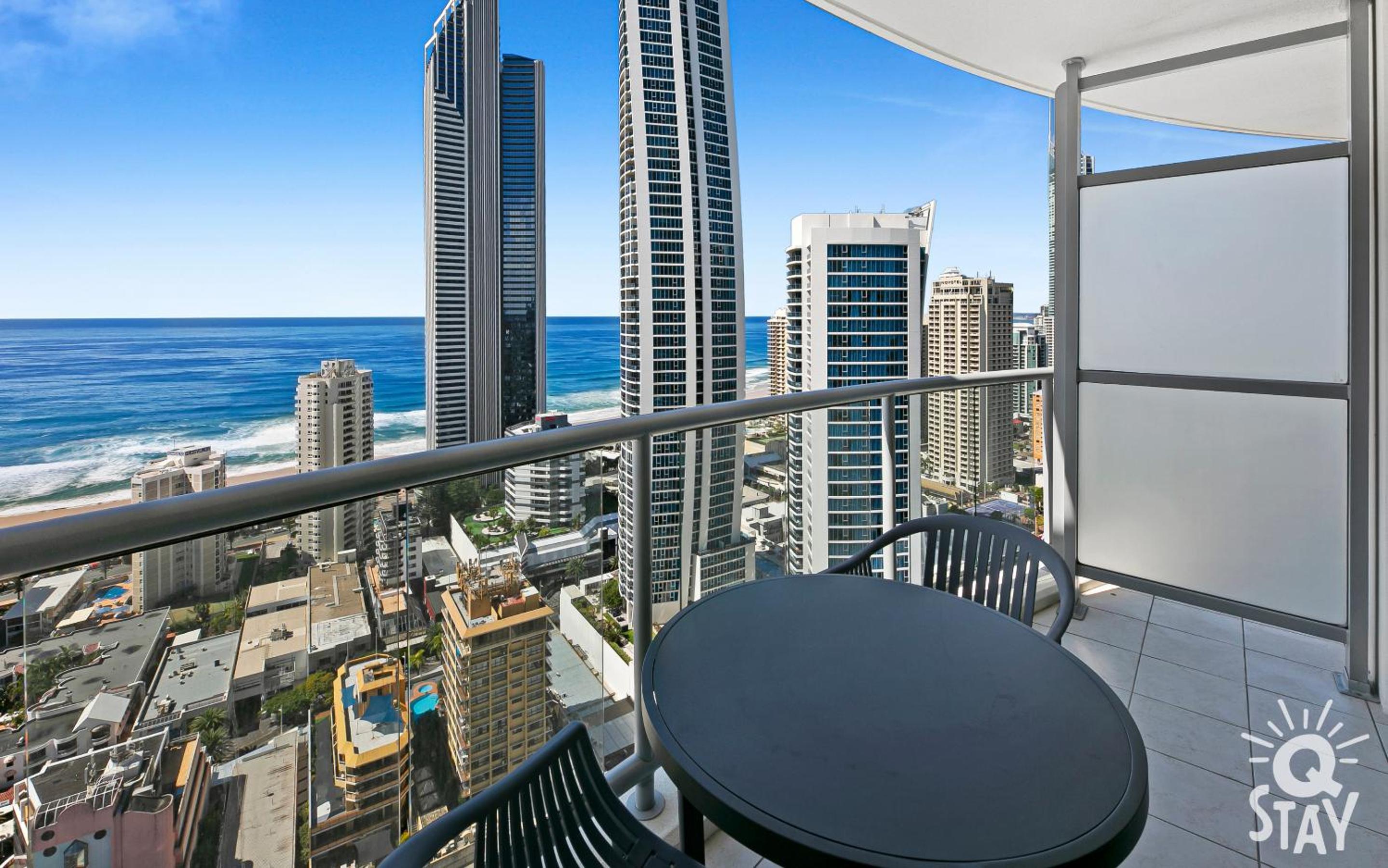 Chevron Renaissance - 3 Bedroom Apartments - Q Stay
