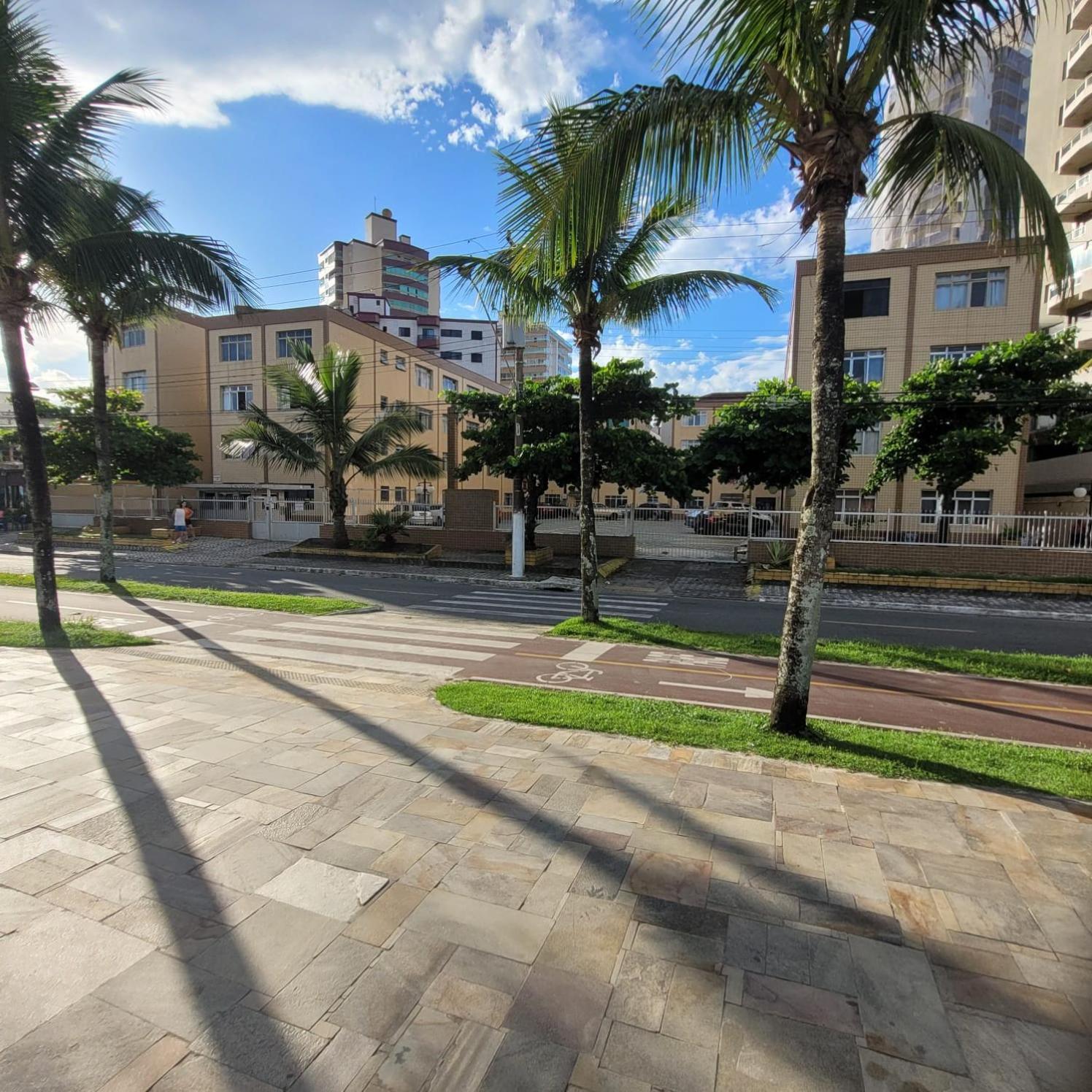 Kitnet frente pro mar em Vila Caiçara, portaria 24 hs e wifi