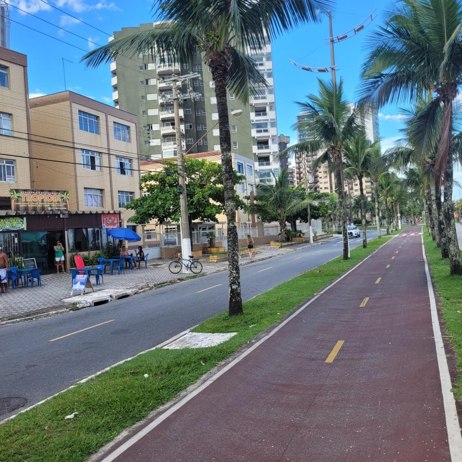 Kitnet frente pro mar em Vila Caiçara, portaria 24 hs e wifi