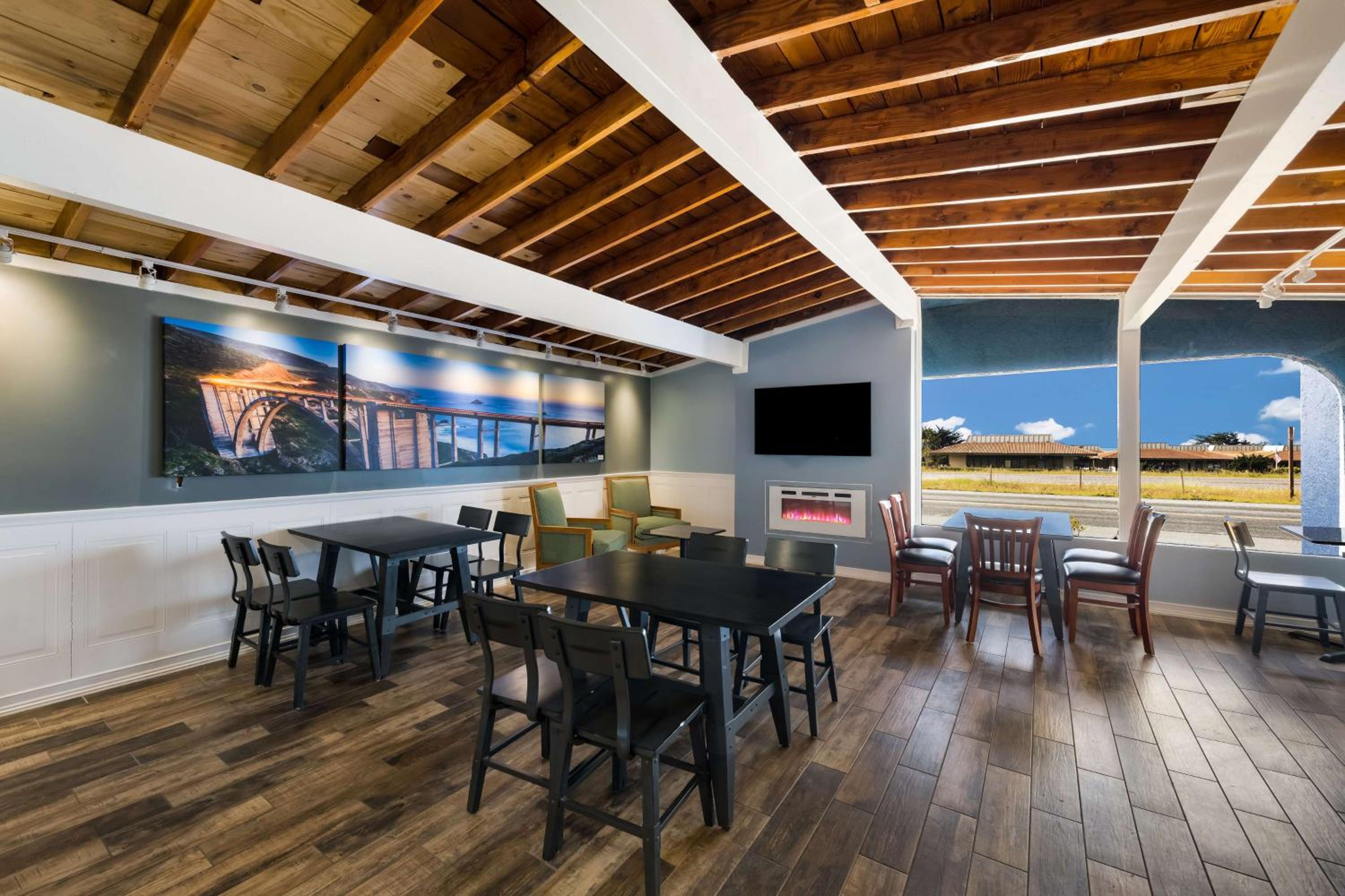 San Simeon Vacations - Pacific Coast Roadhouse Hotel - Property Image 23