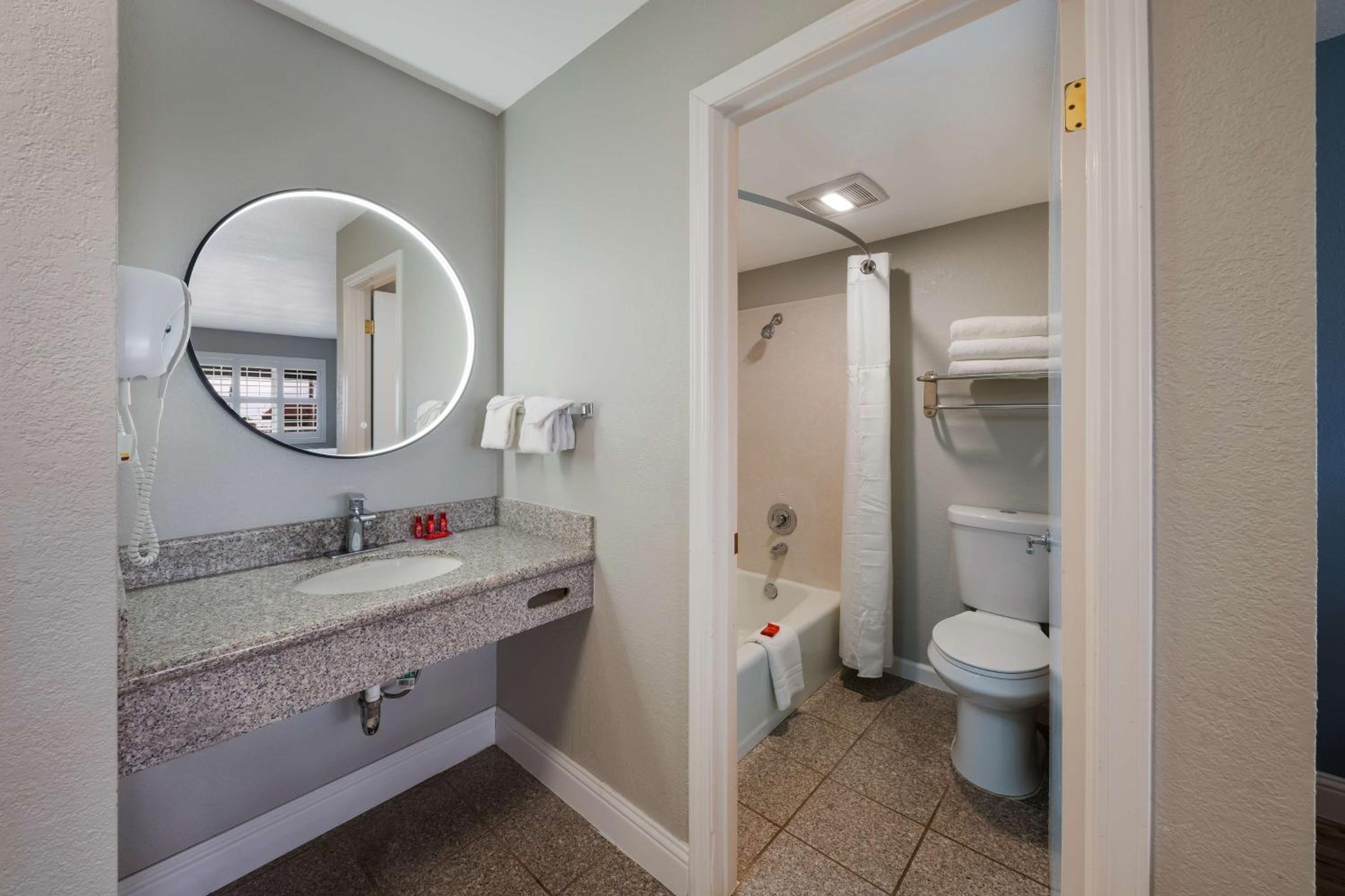 San Simeon Vacations - Pacific Coast Roadhouse Hotel - Property Image 14