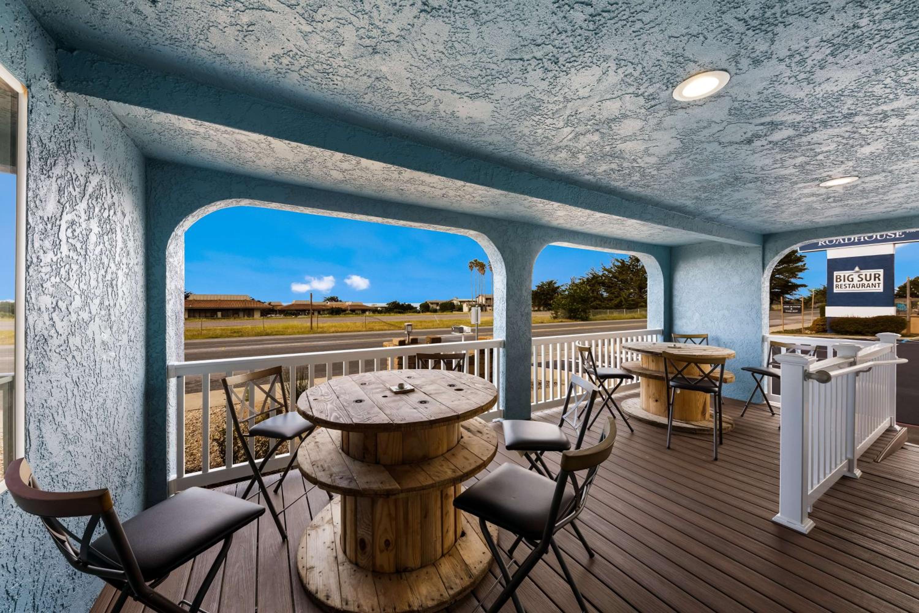 San Simeon Vacations - Pacific Coast Roadhouse Hotel - Property Image 1