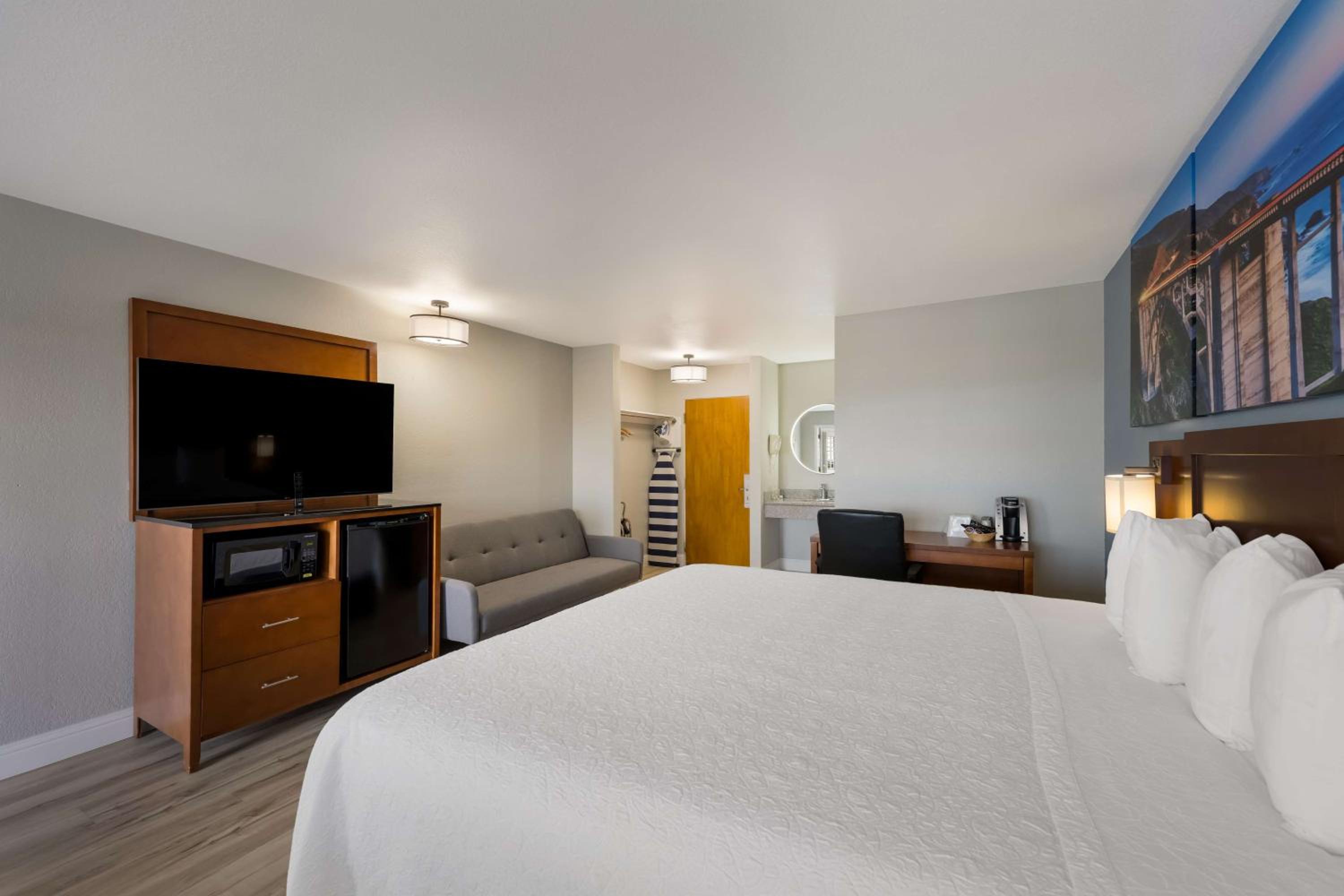 San Simeon Vacations - Pacific Coast Roadhouse Hotel - Property Image 6