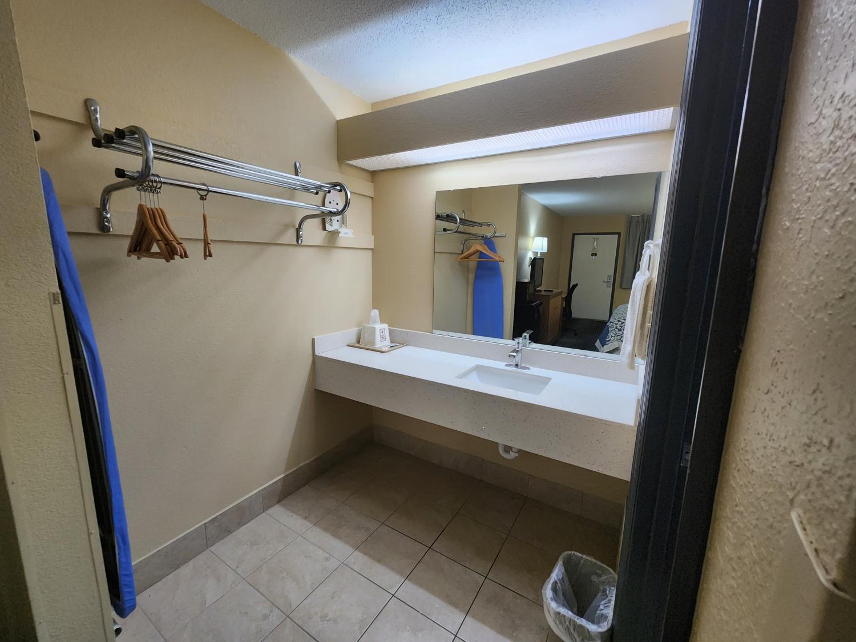 Las Vegas Vacations - Budget Host Inn - Property Image 1