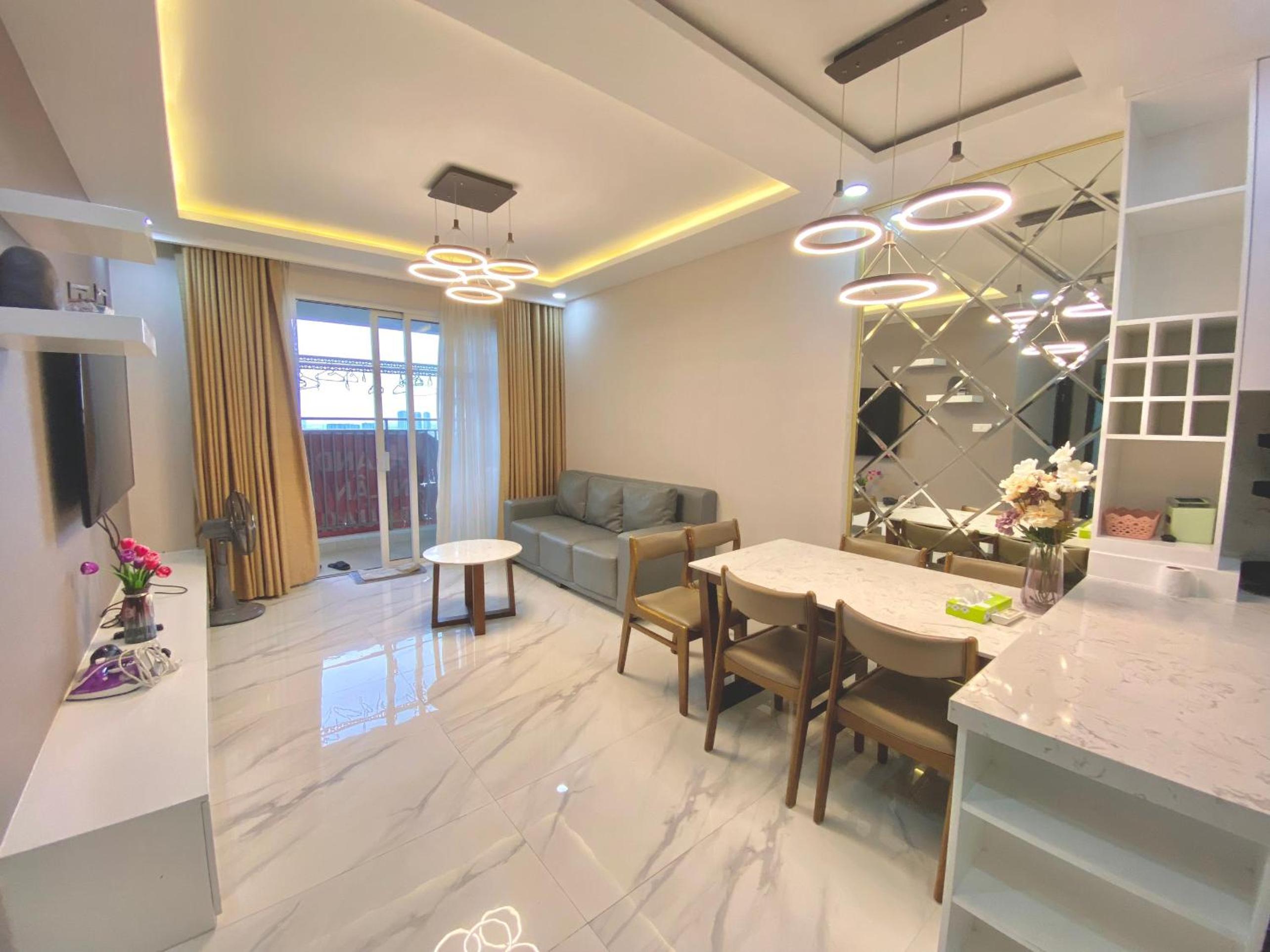 Alm's 2 BedRoom Apartment at Sunrise City District 7