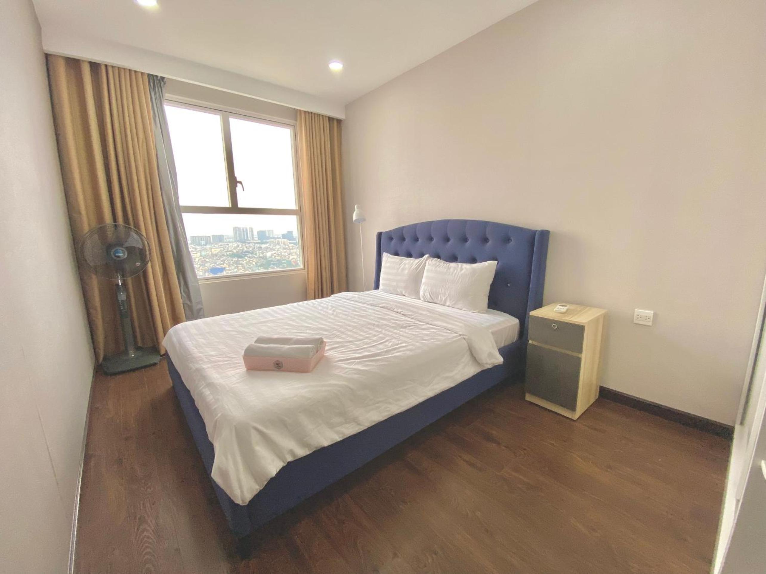Alm's 2 BedRoom Apartment at Sunrise City District 7