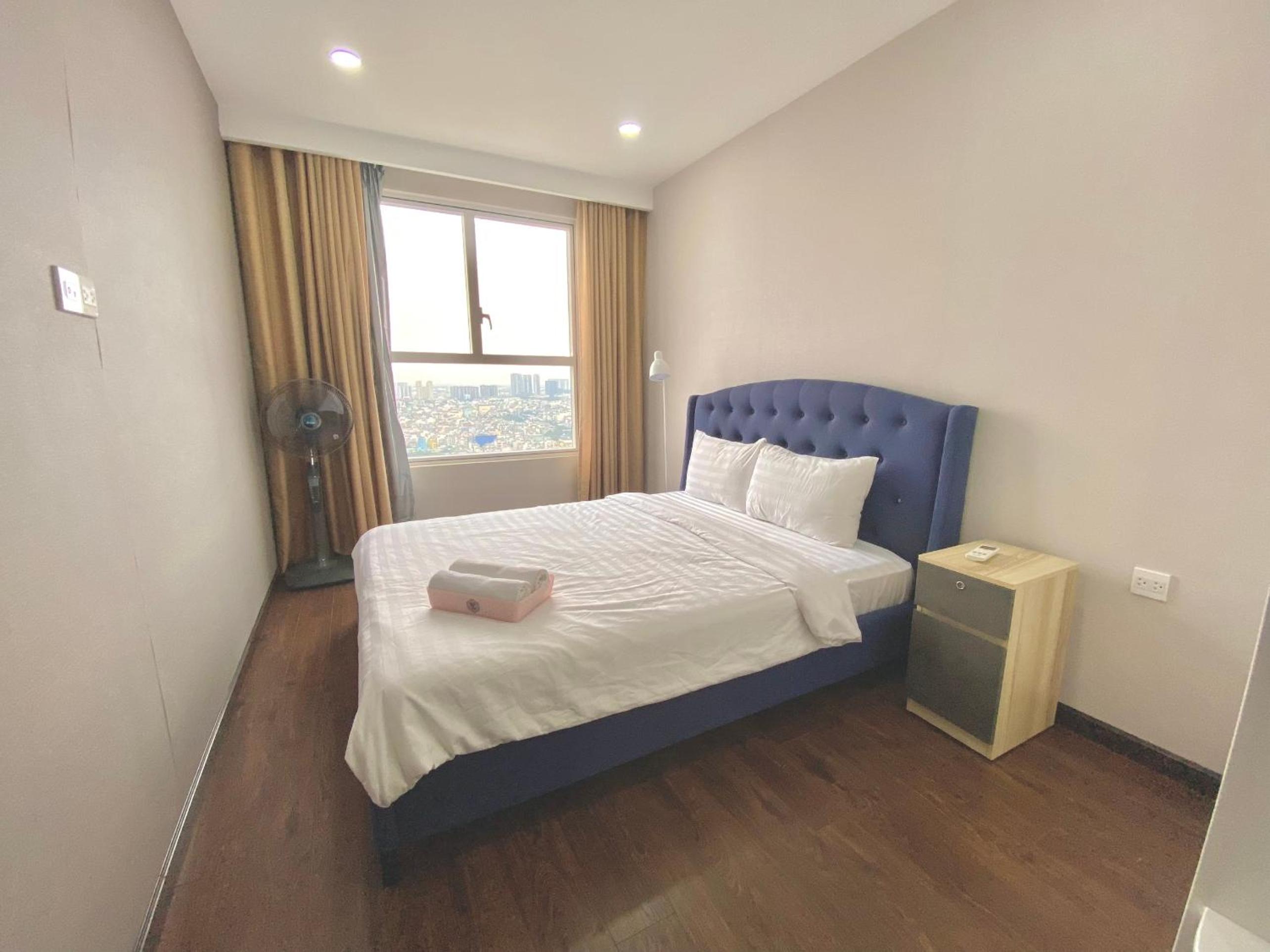 Alm's 2 BedRoom Apartment at Sunrise City District 7