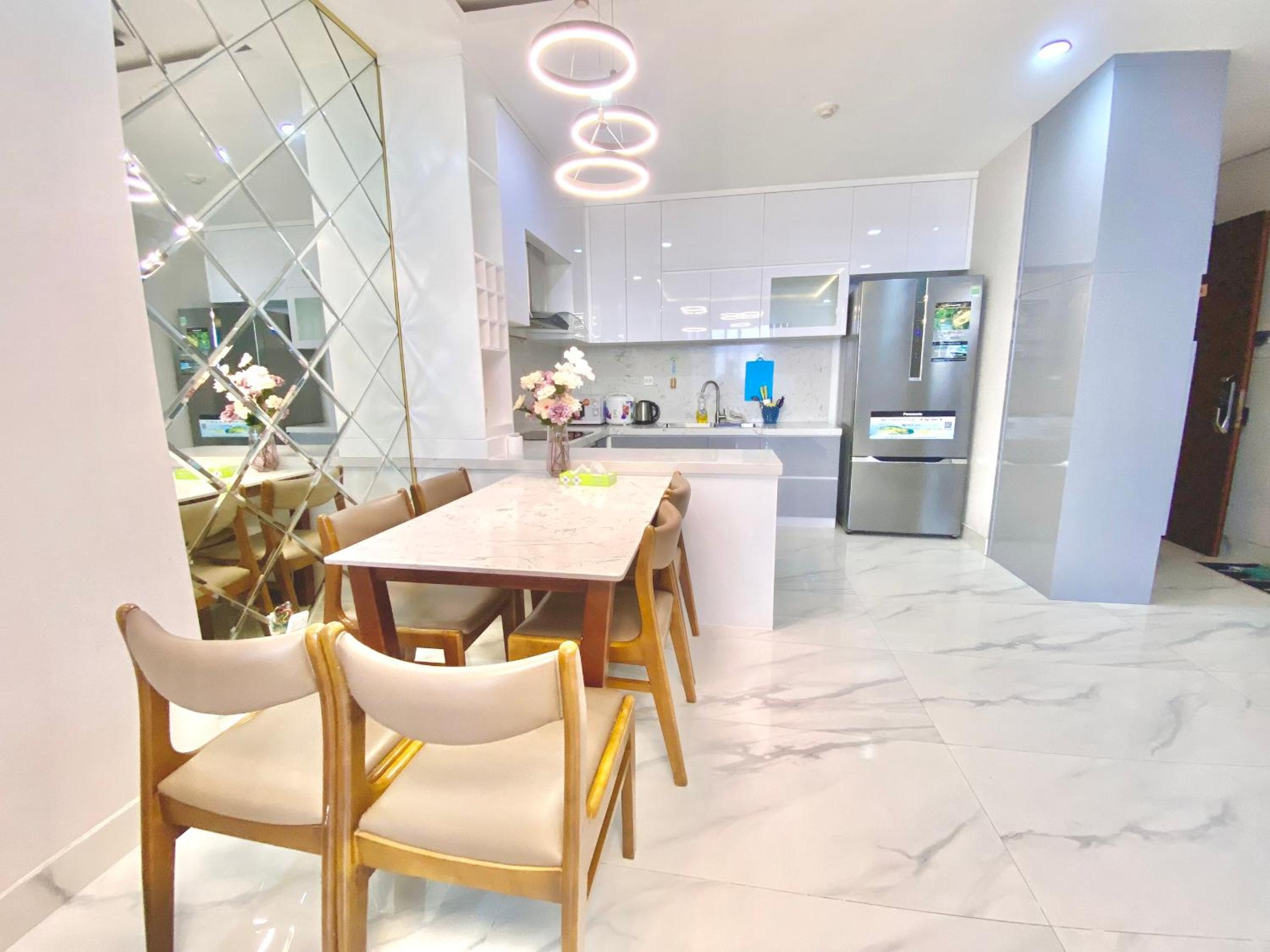 Alm's 2 BedRoom Apartment at Sunrise City District 7