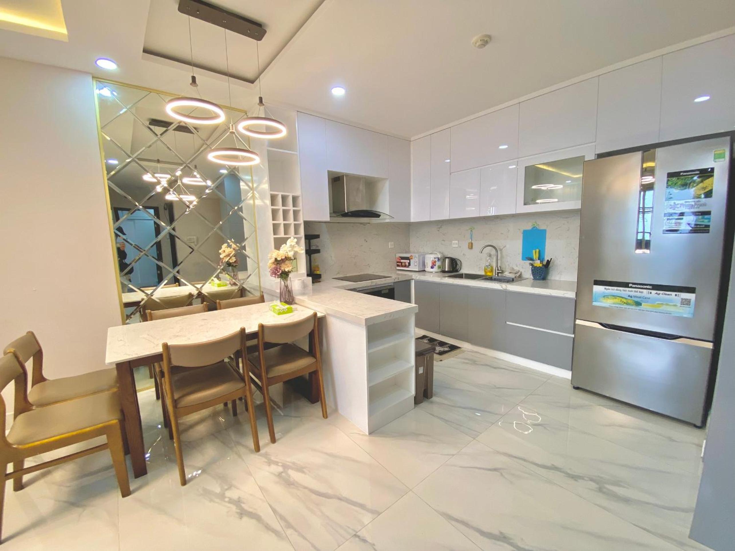 Alm's 2 BedRoom Apartment at Sunrise City District 7