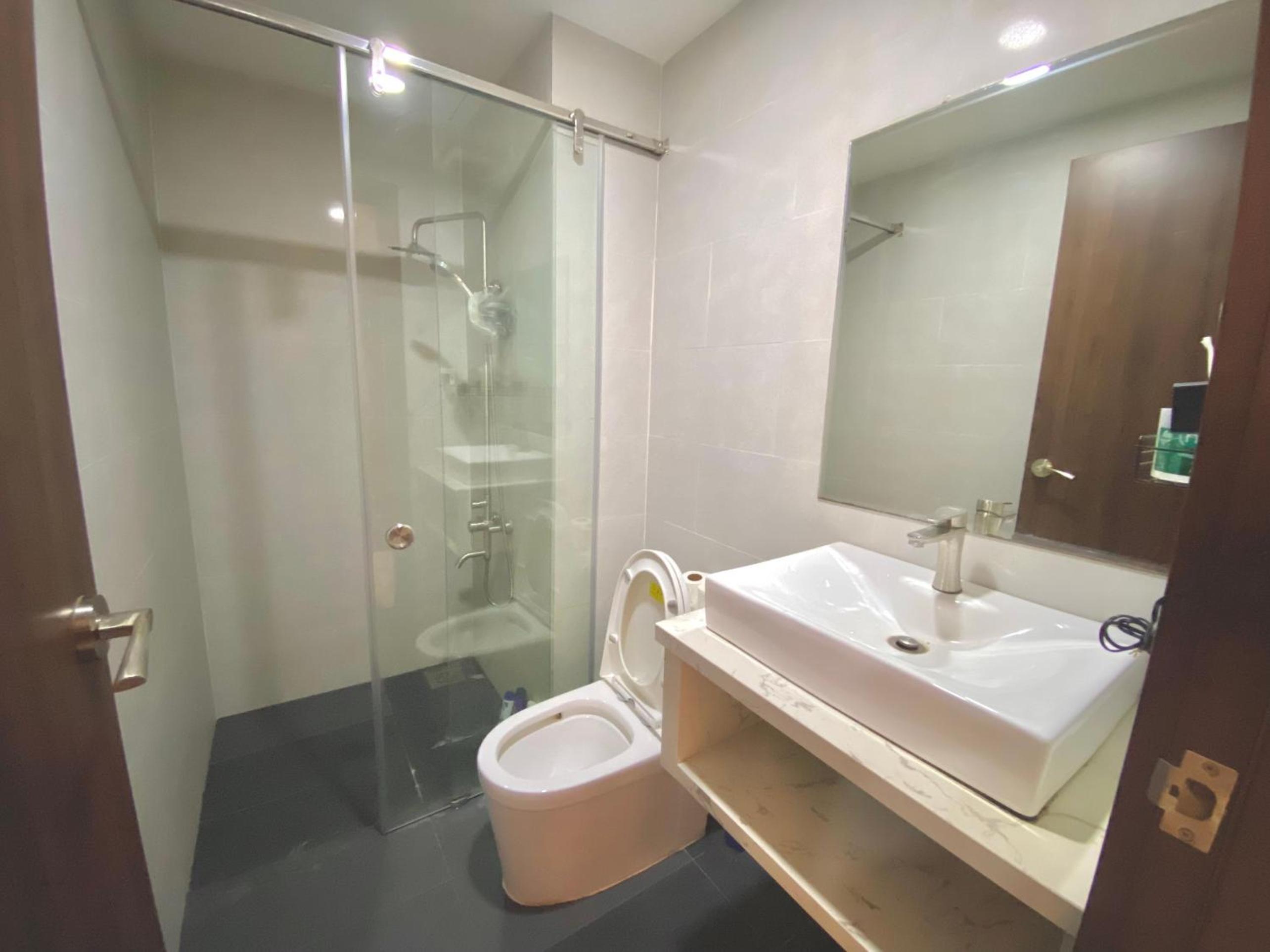 Alm's 2 BedRoom Apartment at Sunrise City District 7