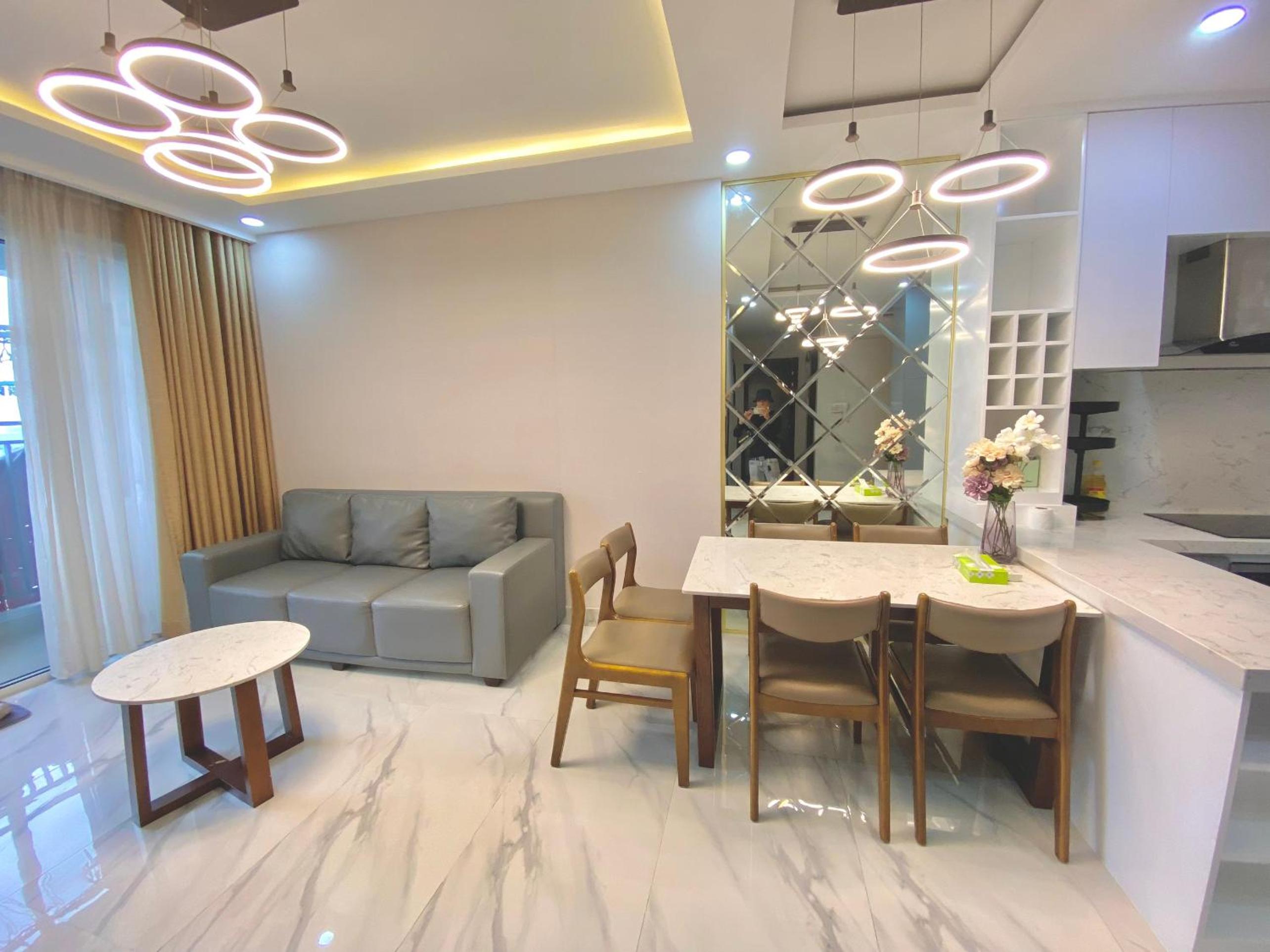 Alm's 2 BedRoom Apartment at Sunrise City District 7