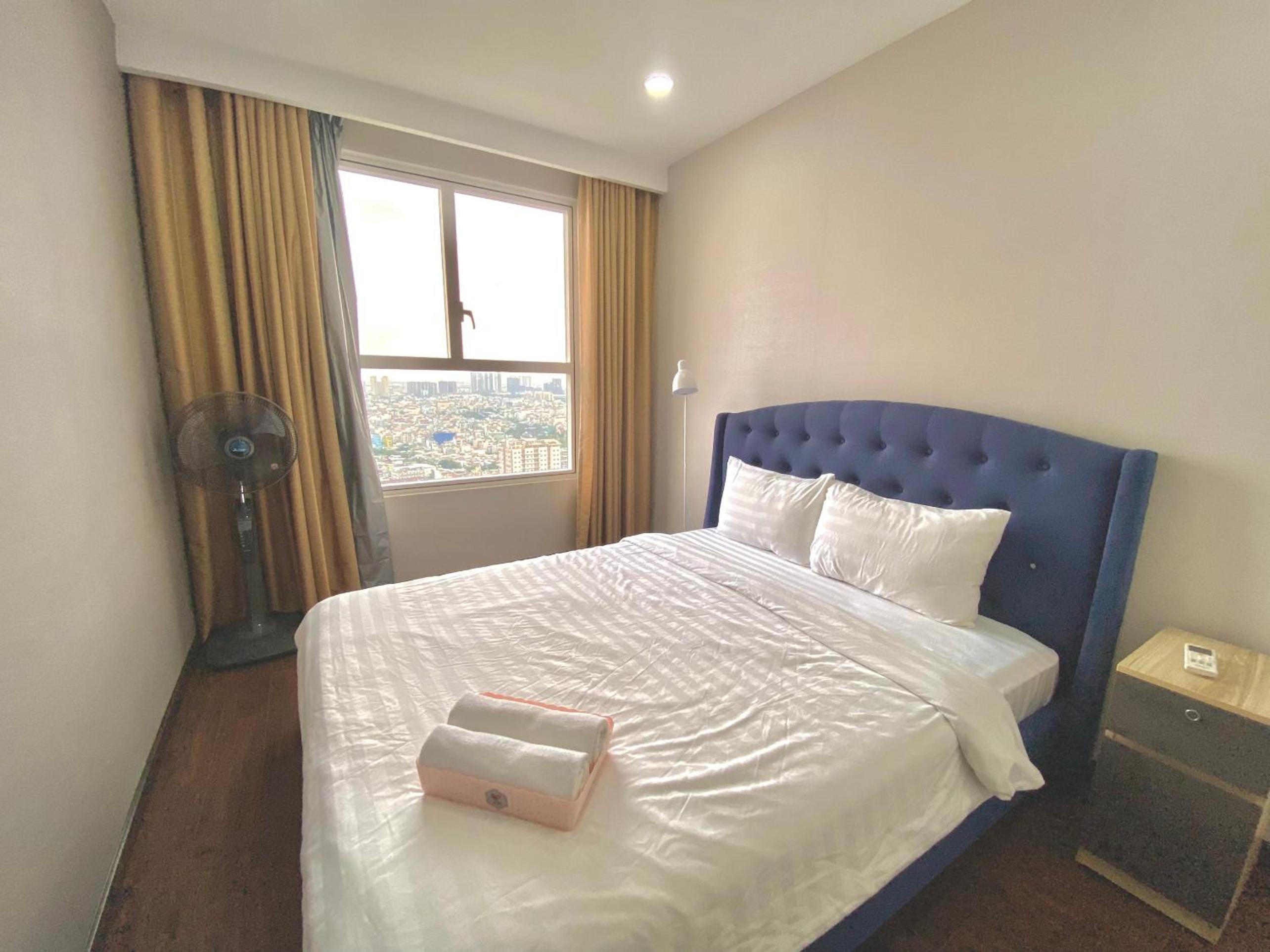 Alm's 2 BedRoom Apartment at Sunrise City District 7