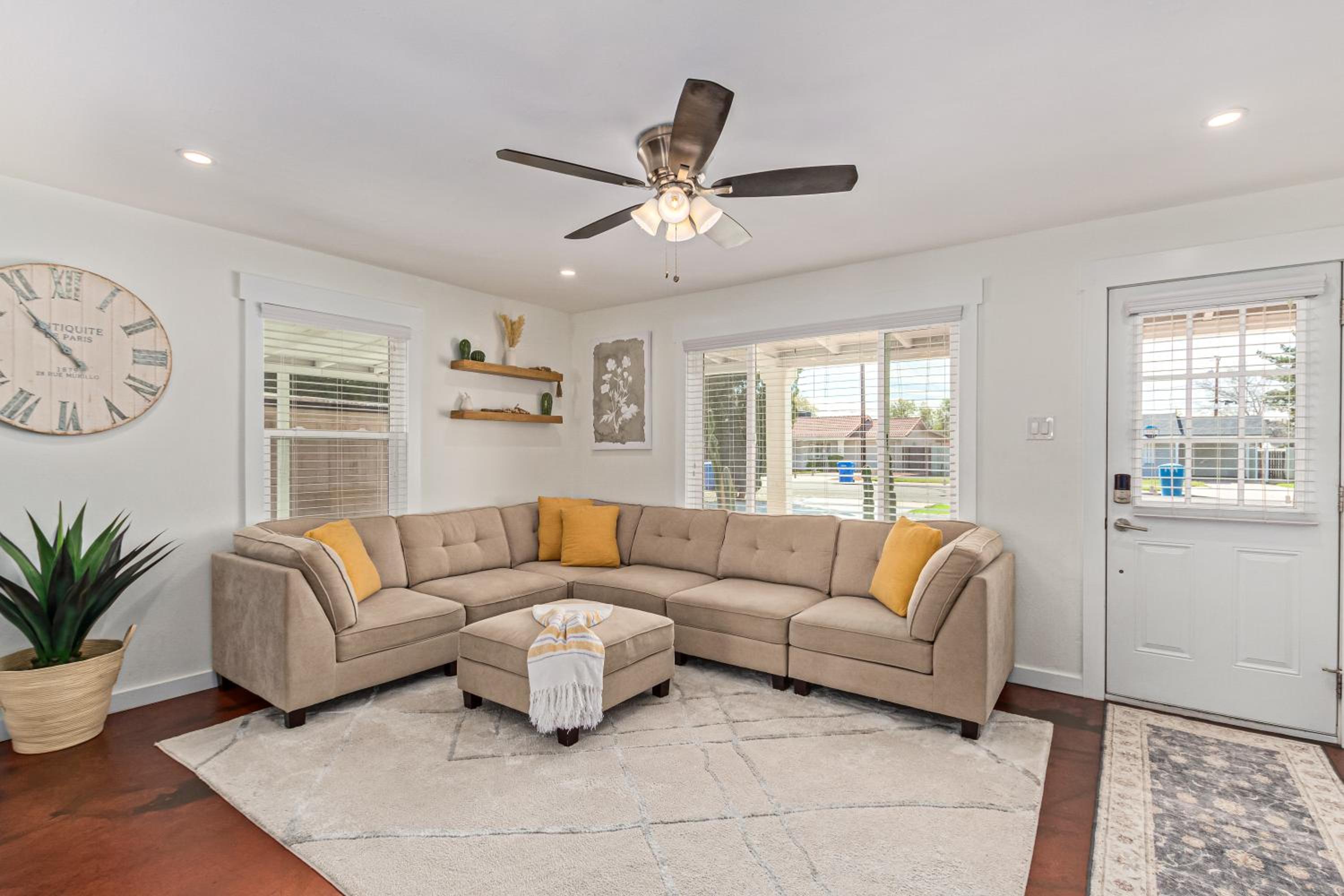MODERN LIVING! CAMELBACK EAST-BILTMORE HOME view 5