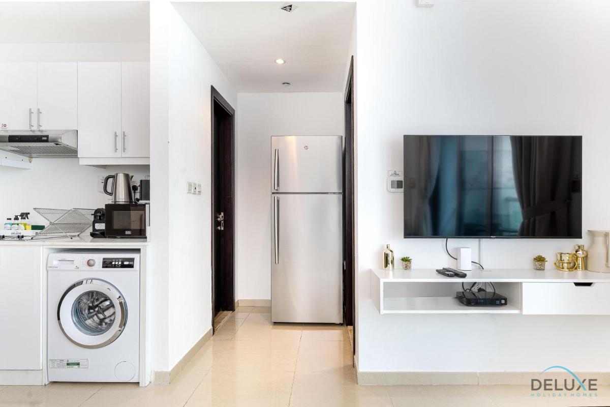 Captivating 1BR at DEC Towers Dubai Marina by Deluxe Holiday Homes