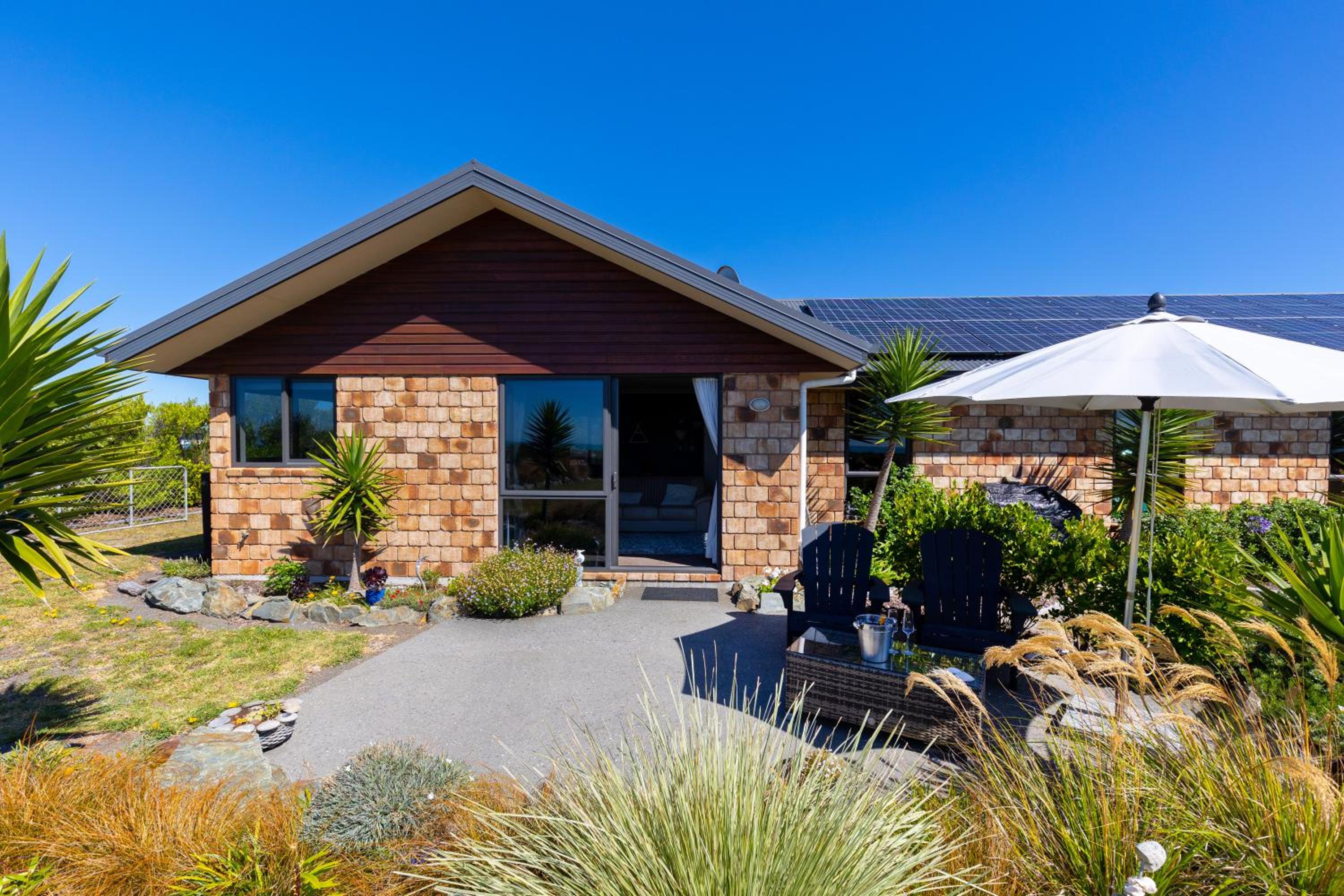 Hotel Ocean View Beachfront Apartment - Image 1