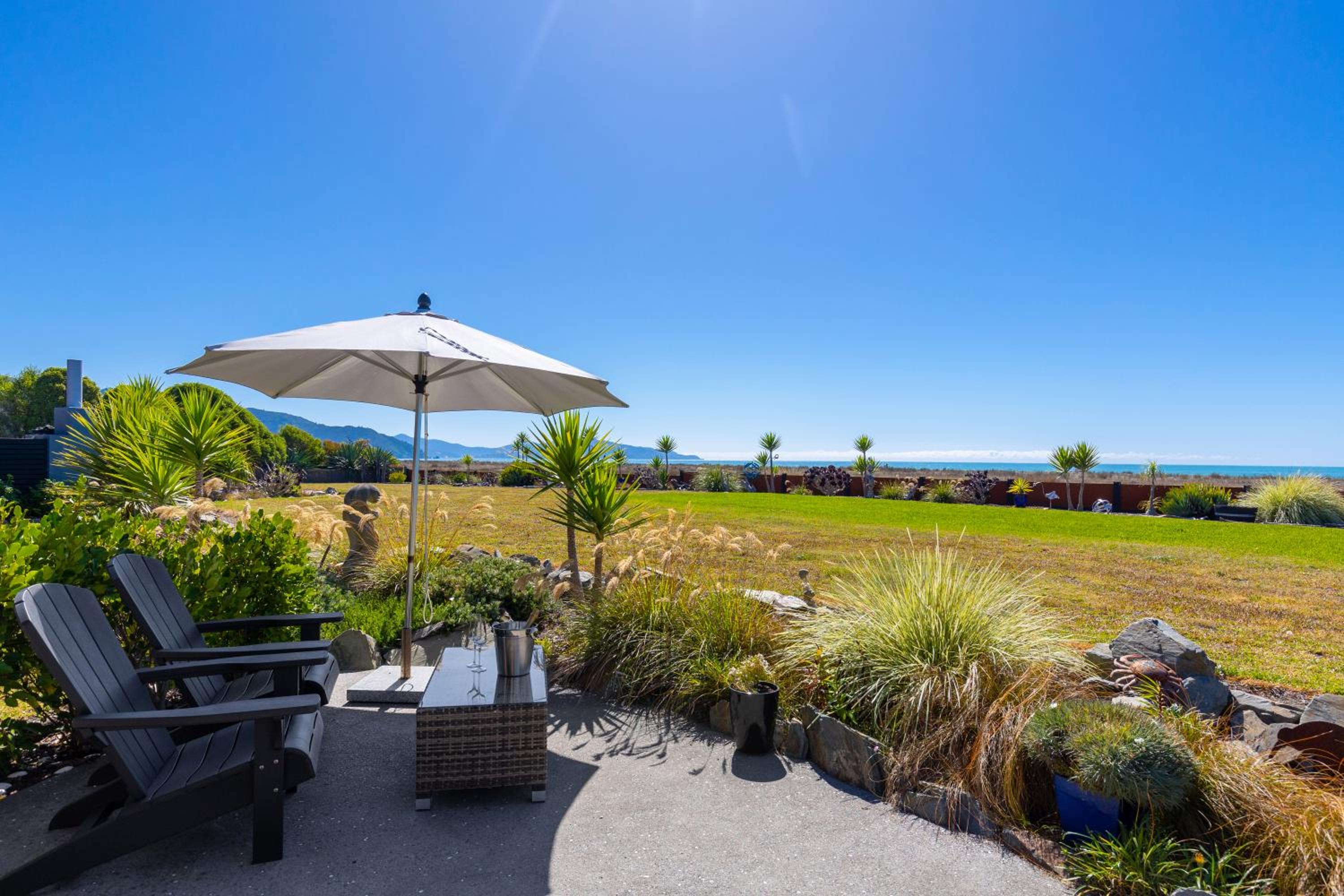 Ocean View Beachfront Apartment view 5