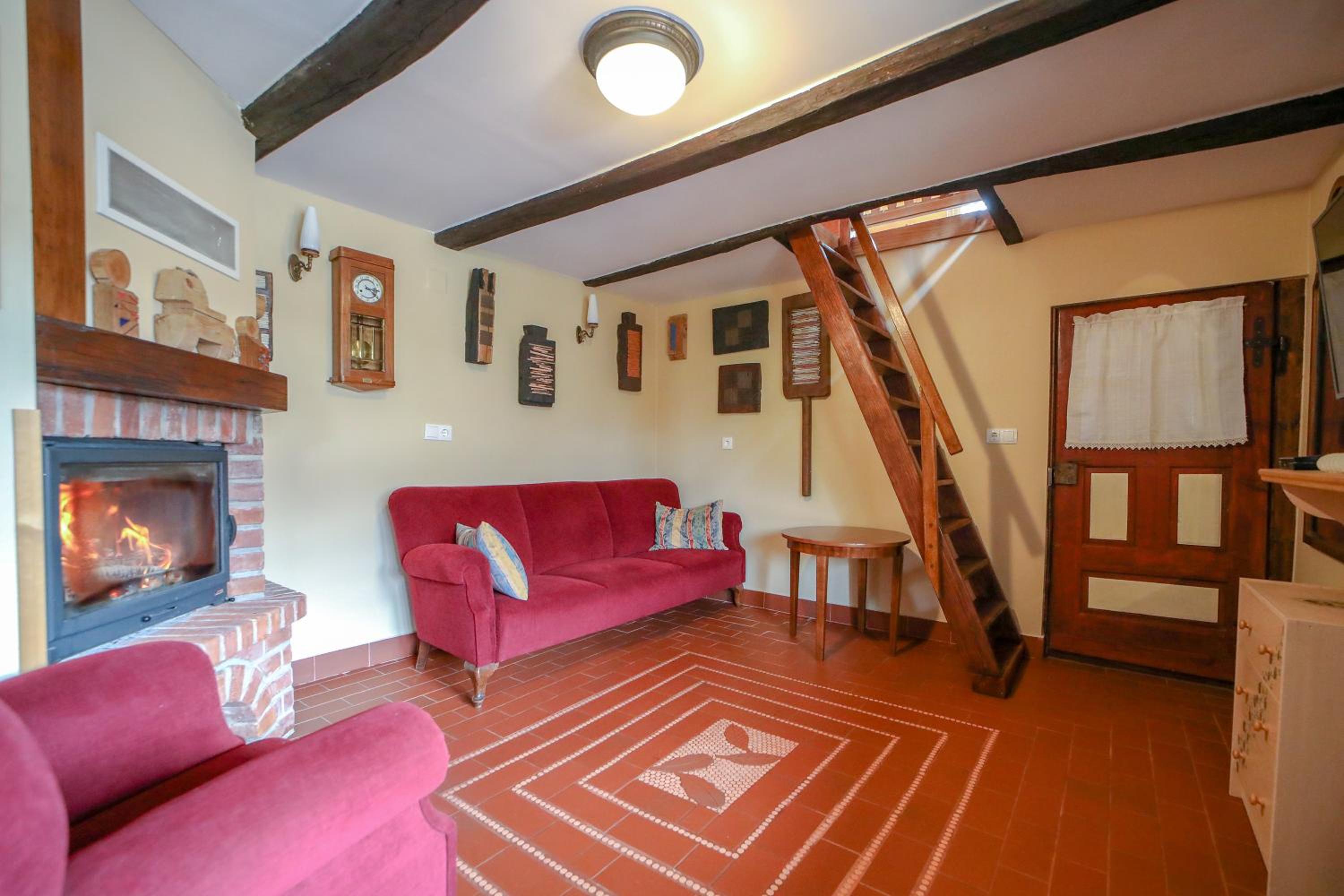 Country house with a pool in Medvednica Nature Park