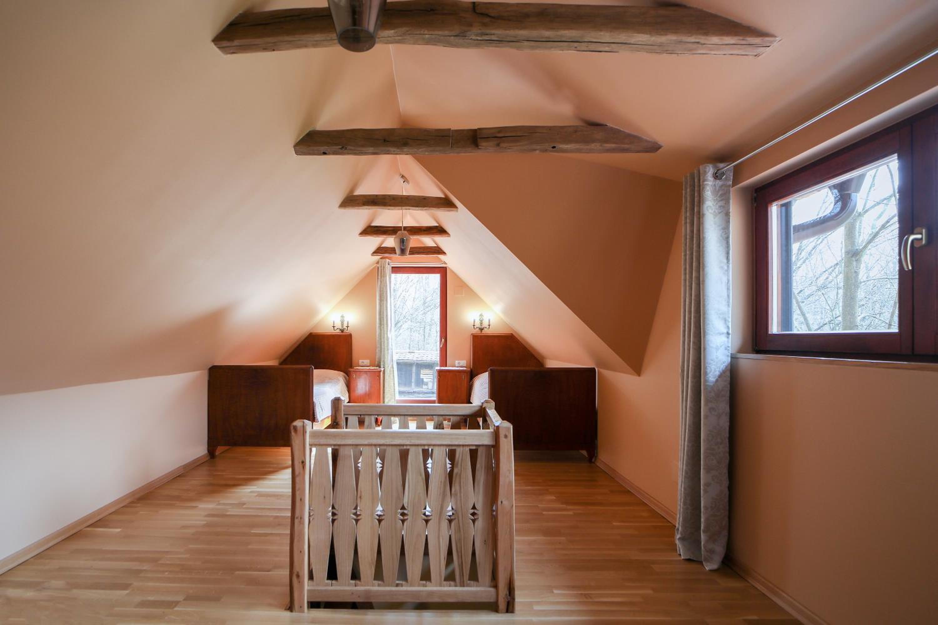 Country house with a pool in Medvednica Nature Park