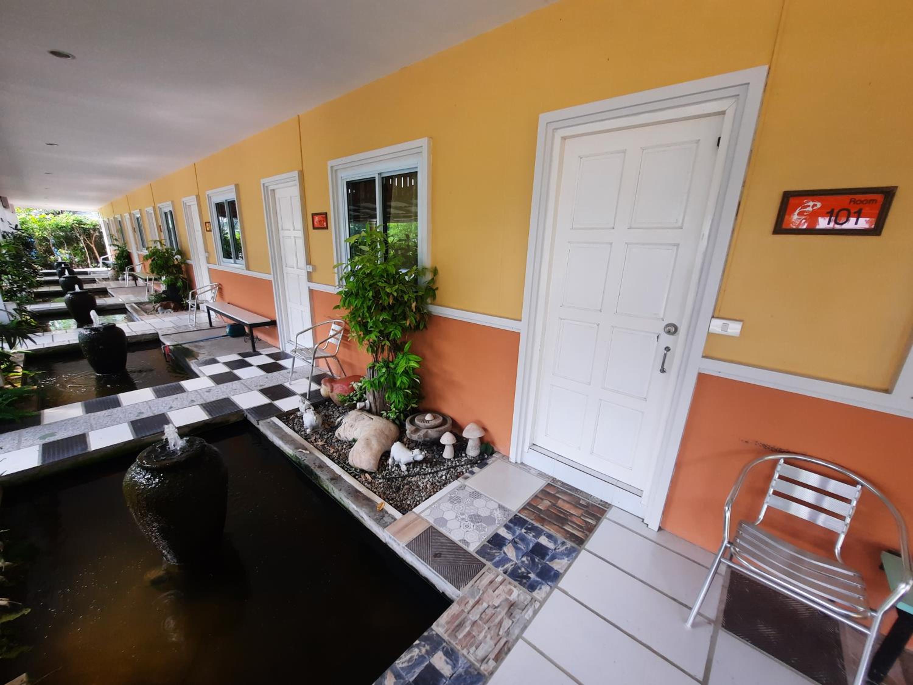 Hotel Fancy Carp Resort - Image 1