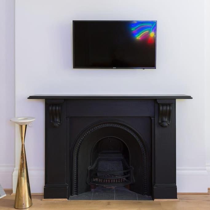 Stunning Notting Hill, 3 BD, fine Street, Garden