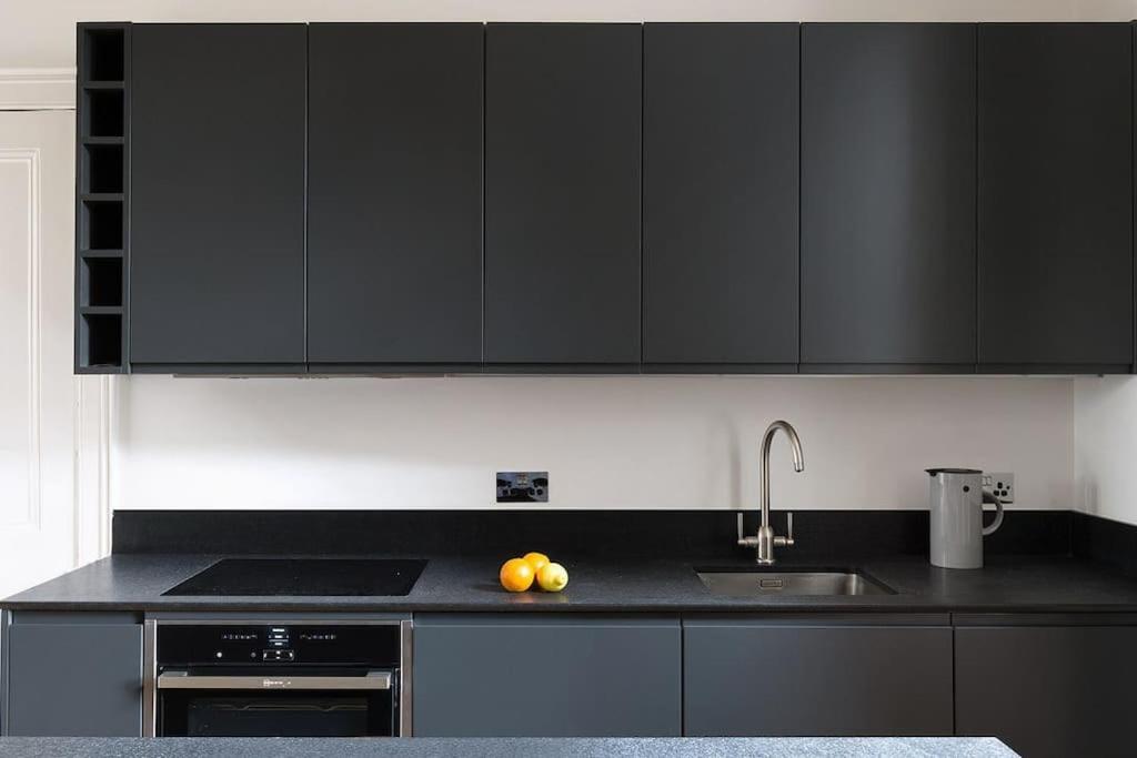 Stunning Notting Hill, 3 BD, fine Street, Garden