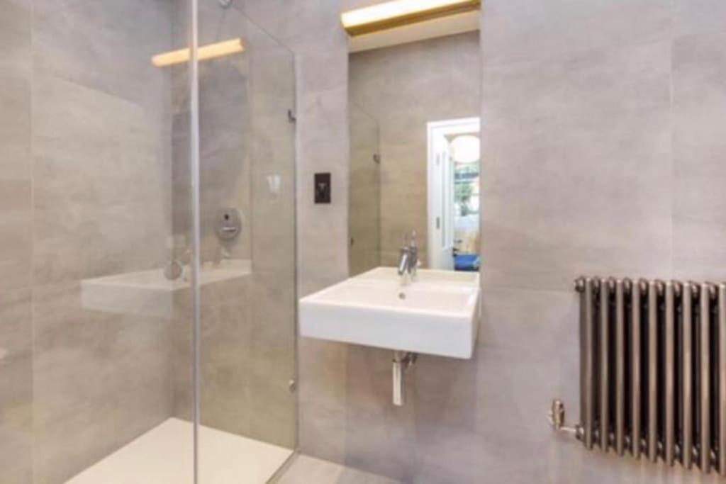 Stunning Notting Hill, 3 BD, fine Street, Garden