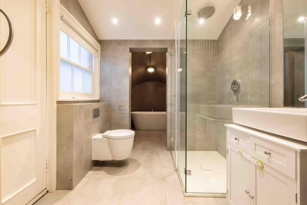 Stunning Notting Hill, 3 BD, fine Street, Garden