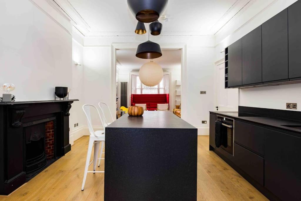 Stunning Notting Hill, 3 BD, fine Street, Garden