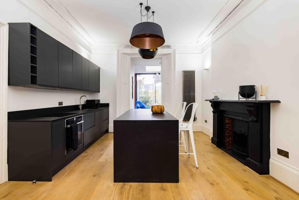 Stunning Notting Hill, 3 BD, fine Street, Garden