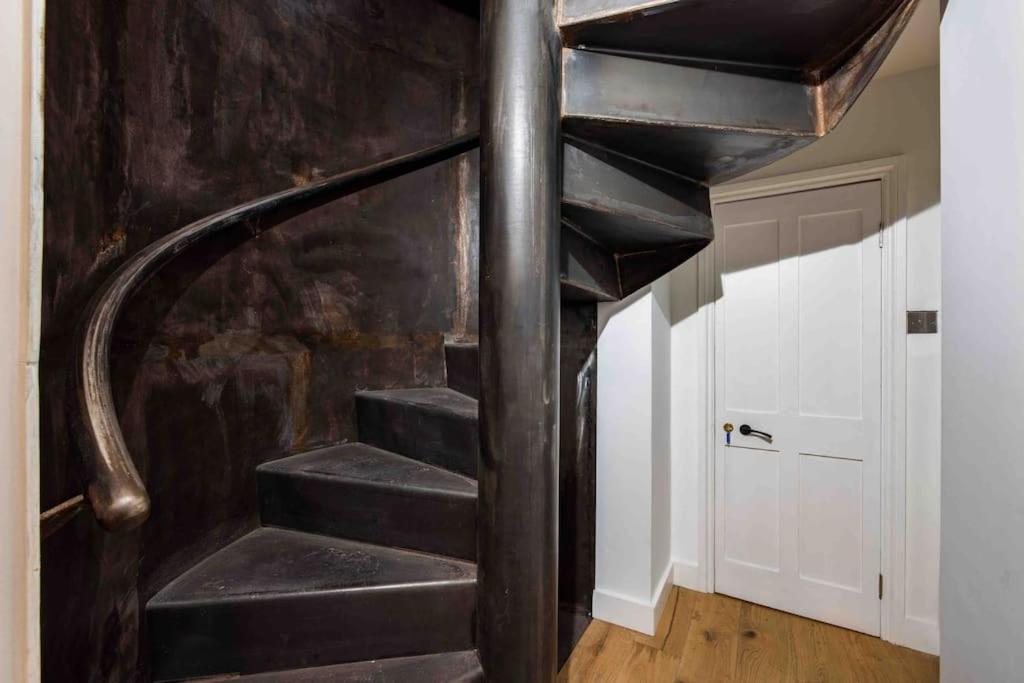 Stunning Notting Hill, 3 BD, fine Street, Garden