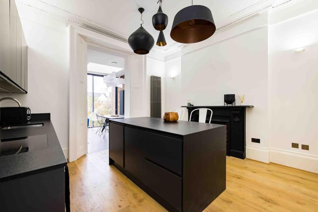 Stunning Notting Hill, 3 BD, fine Street, Garden