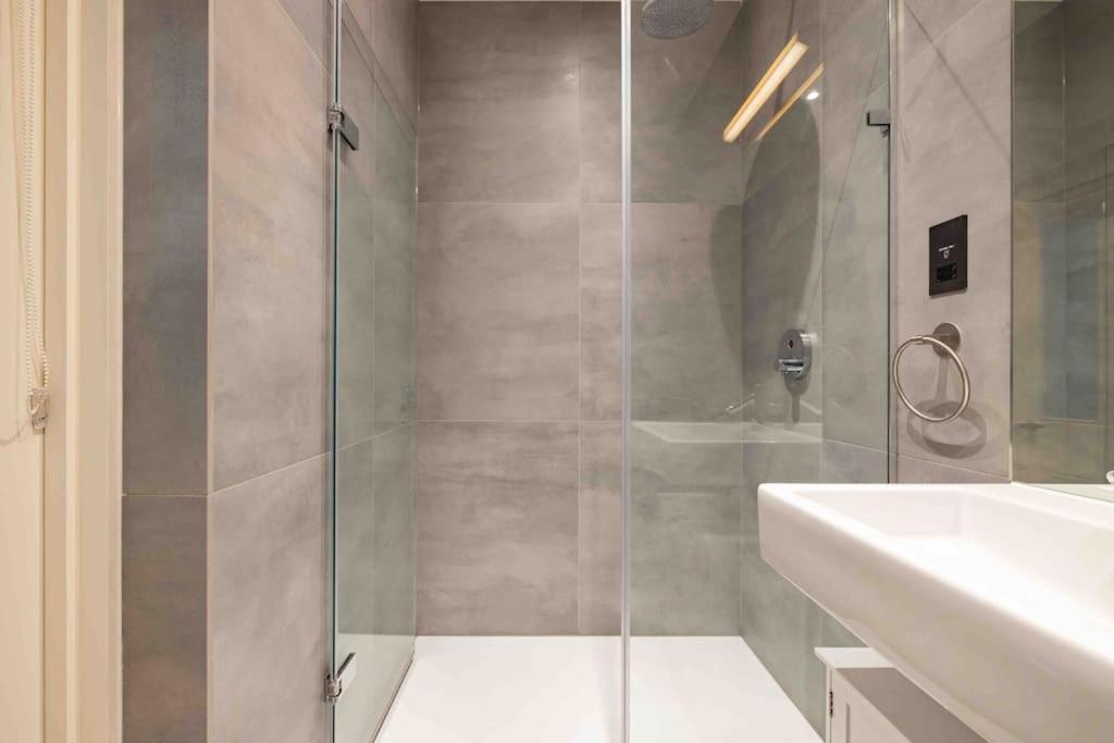 Stunning Notting Hill, 3 BD, fine Street, Garden