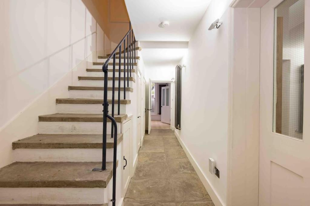 Stunning Notting Hill, 3 BD, fine Street, Garden