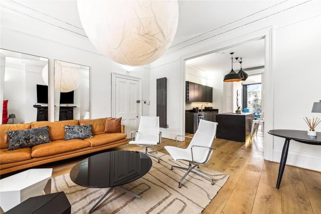 Stunning Notting Hill, 3 BD, fine Street, Garden