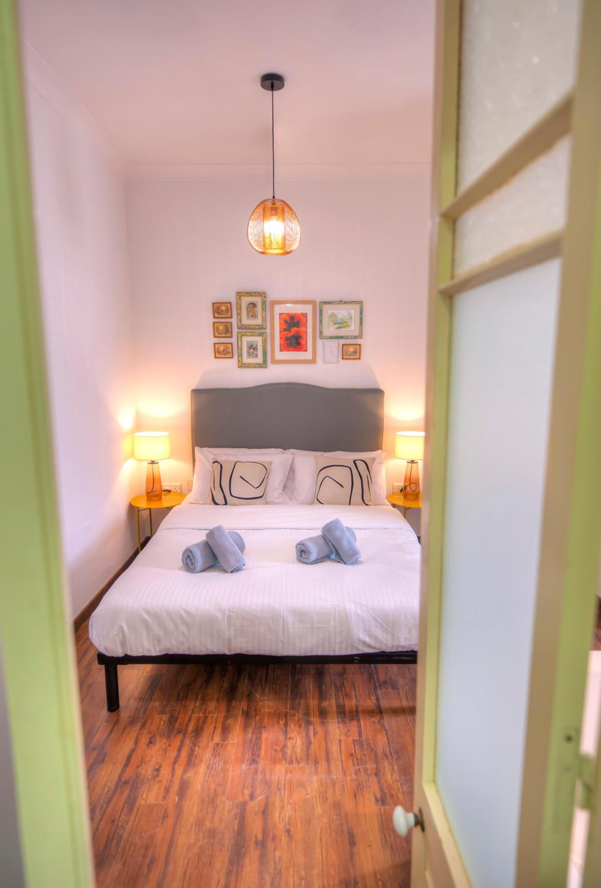 Chic 2bedroom apartment near Sliema ferries CESI1-1 view 2