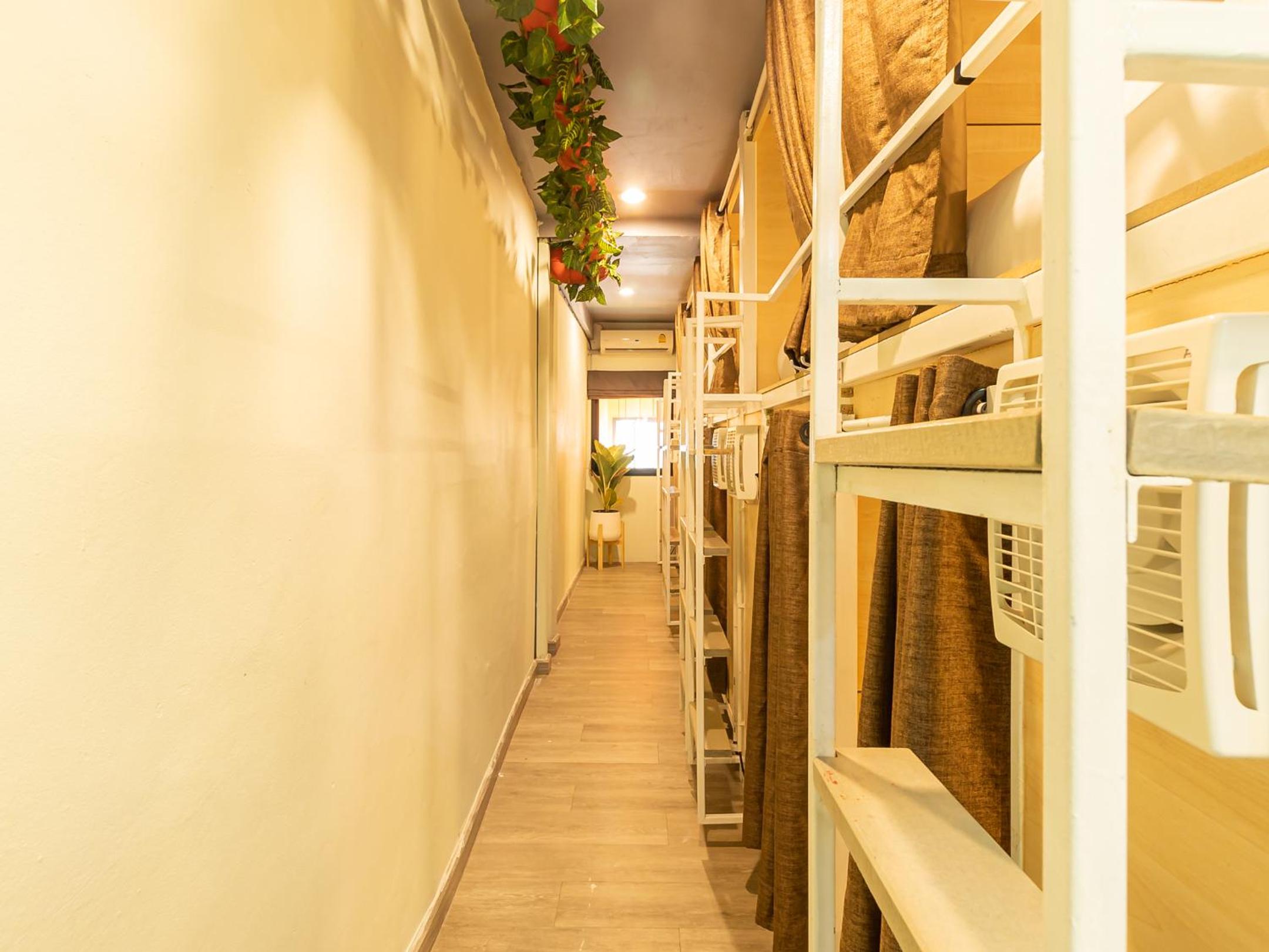 Khao San Social Capsule Hostel