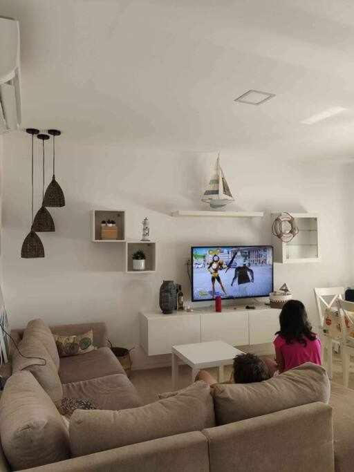 precioso y moderno apartamento frente al mar photo 2