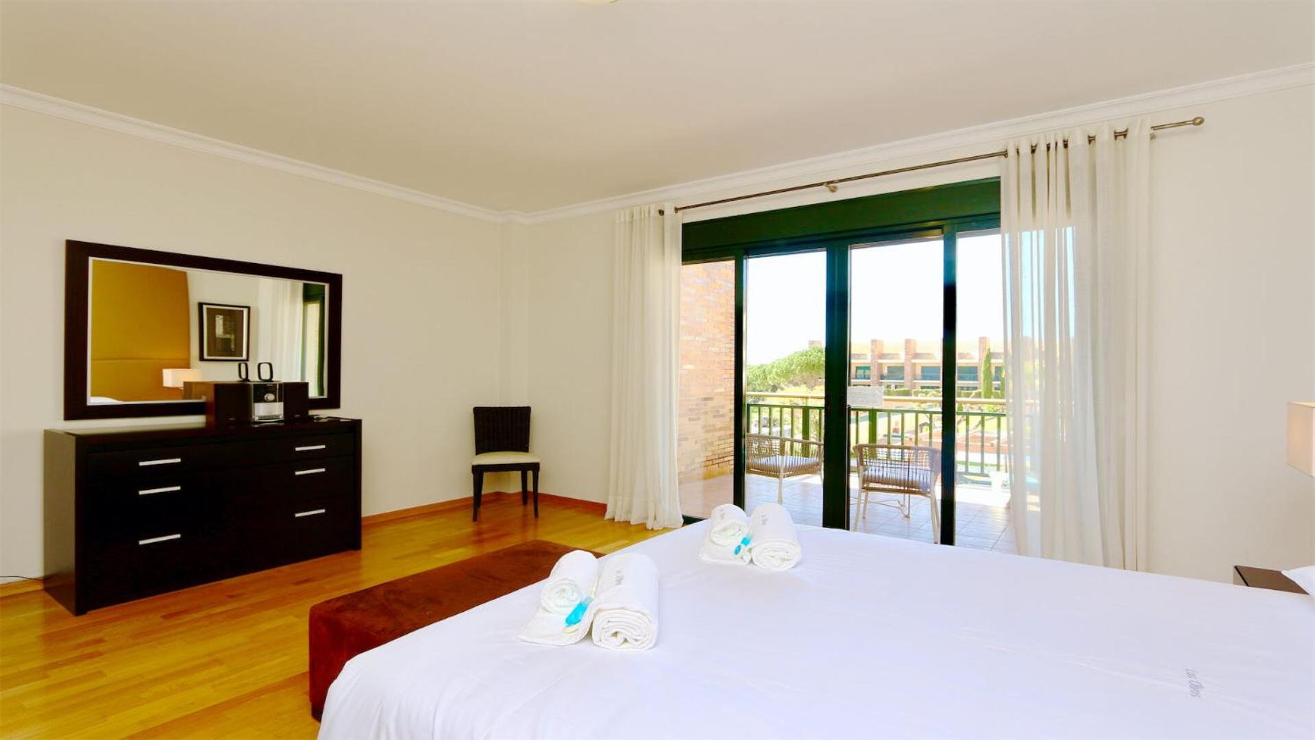 Los Olivos Del Golf 249- CleverDetails, Sleeps 6 Adults 1 Child view 3