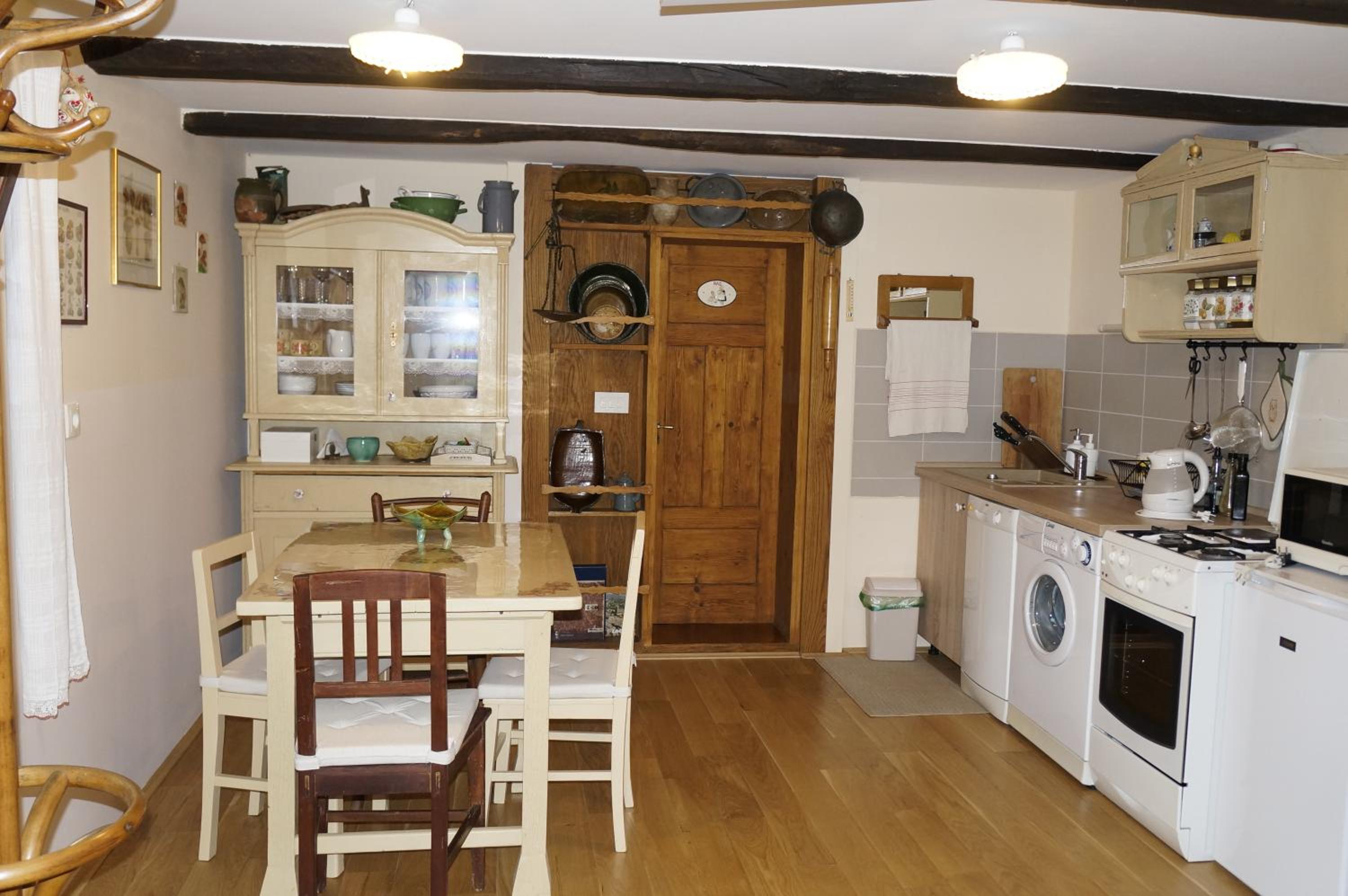 Country house with a pool in Medvednica Nature Park