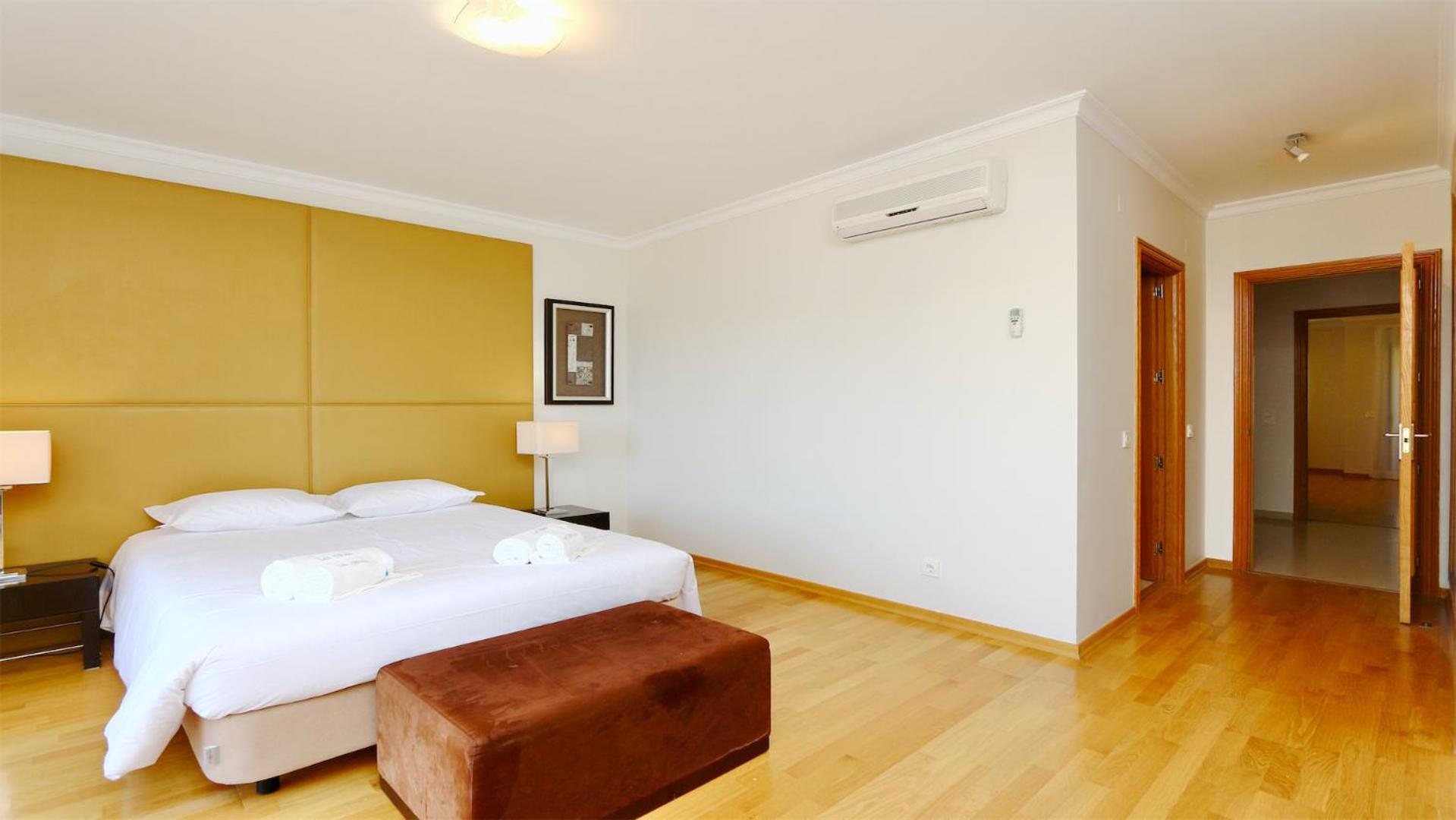 Los Olivos Del Golf 249- CleverDetails, Sleeps 6 Adults 1 Child view 4