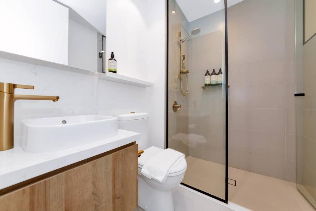 Convenient location 1 bedroom apt in CBD#2913