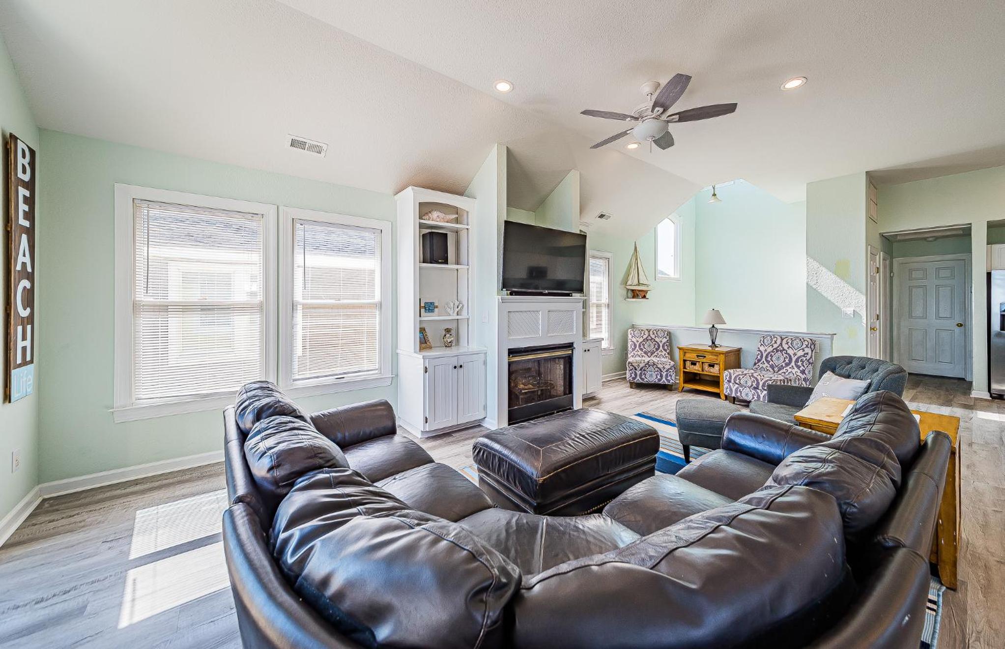 Savannah - Nags Head MP 16, Oceanfront, Direct Beach Access, Pool, Hot Tub, Pool Table