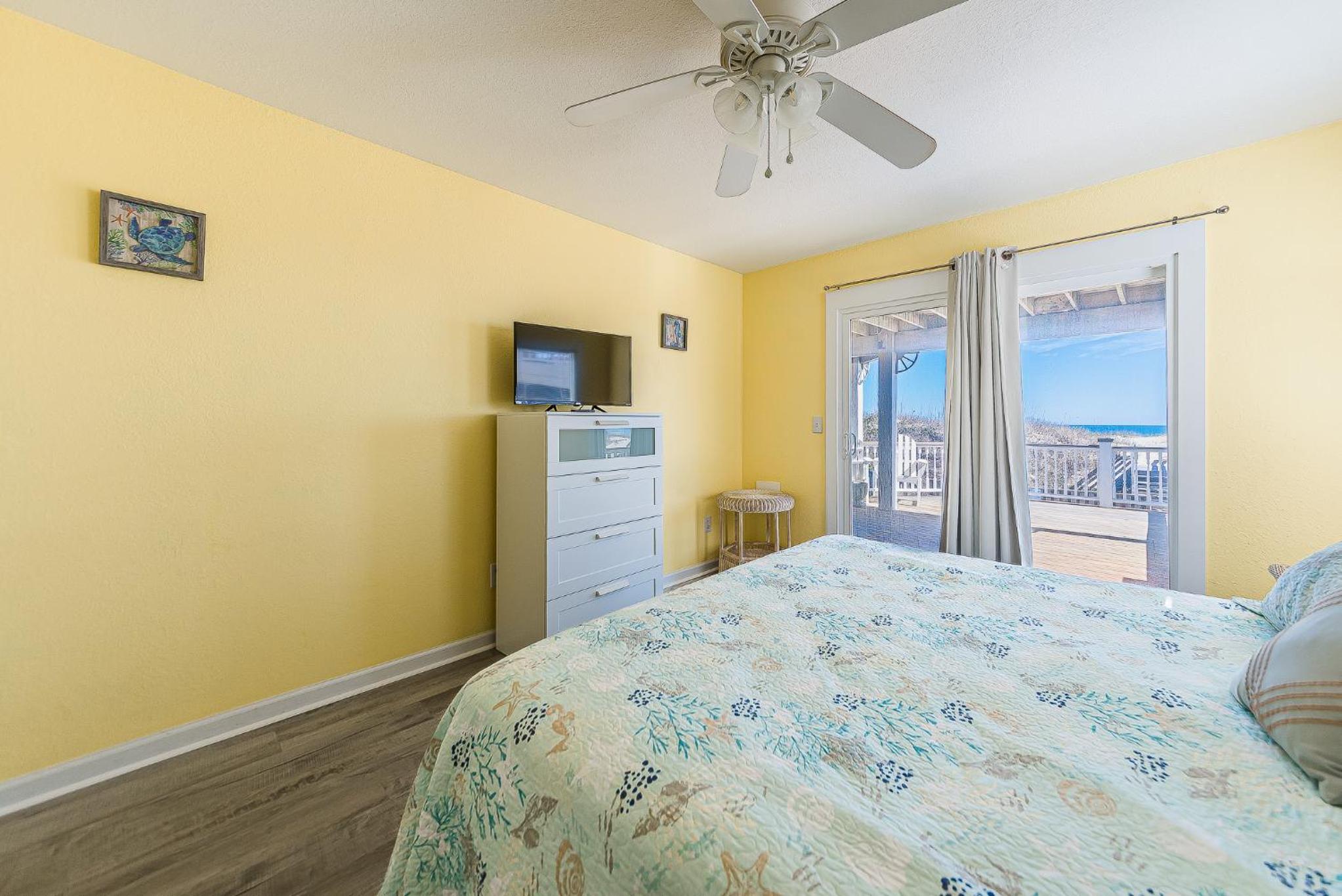 Savannah - Nags Head MP 16, Oceanfront, Direct Beach Access, Pool, Hot Tub, Pool Table
