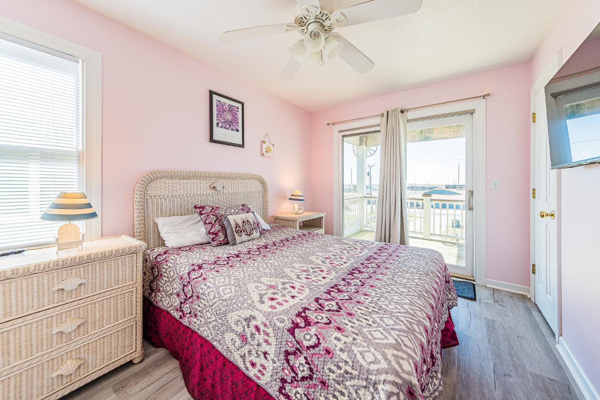 Savannah - Nags Head MP 16, Oceanfront, Direct Beach Access, Pool, Hot Tub, Pool Table