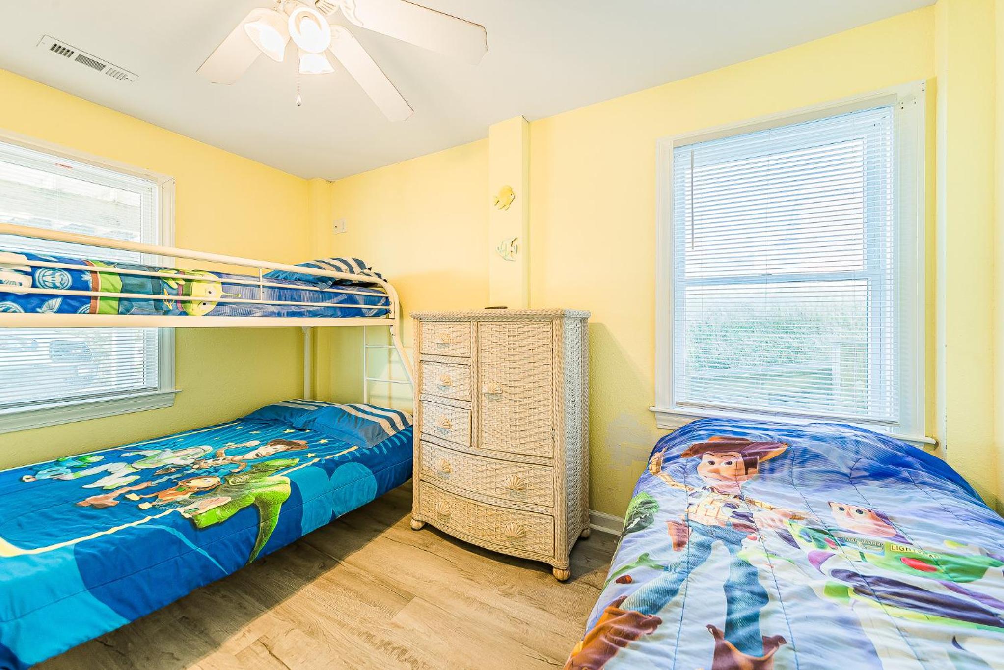 Savannah - Nags Head MP 16, Oceanfront, Direct Beach Access, Pool, Hot Tub, Pool Table