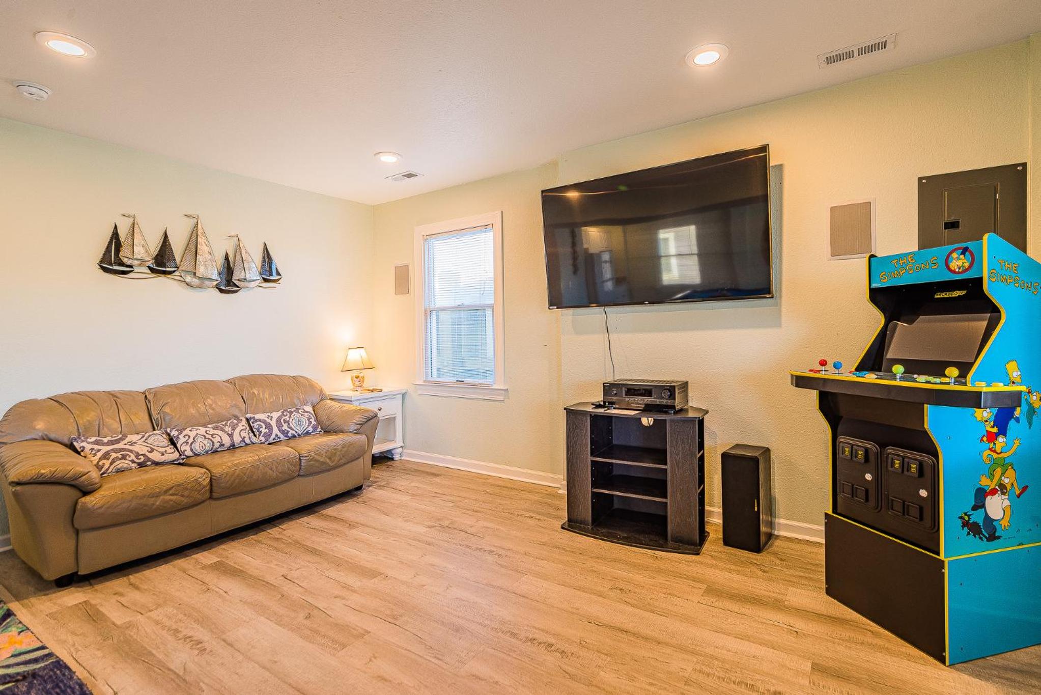 Savannah - Nags Head MP 16, Oceanfront, Direct Beach Access, Pool, Hot Tub, Pool Table