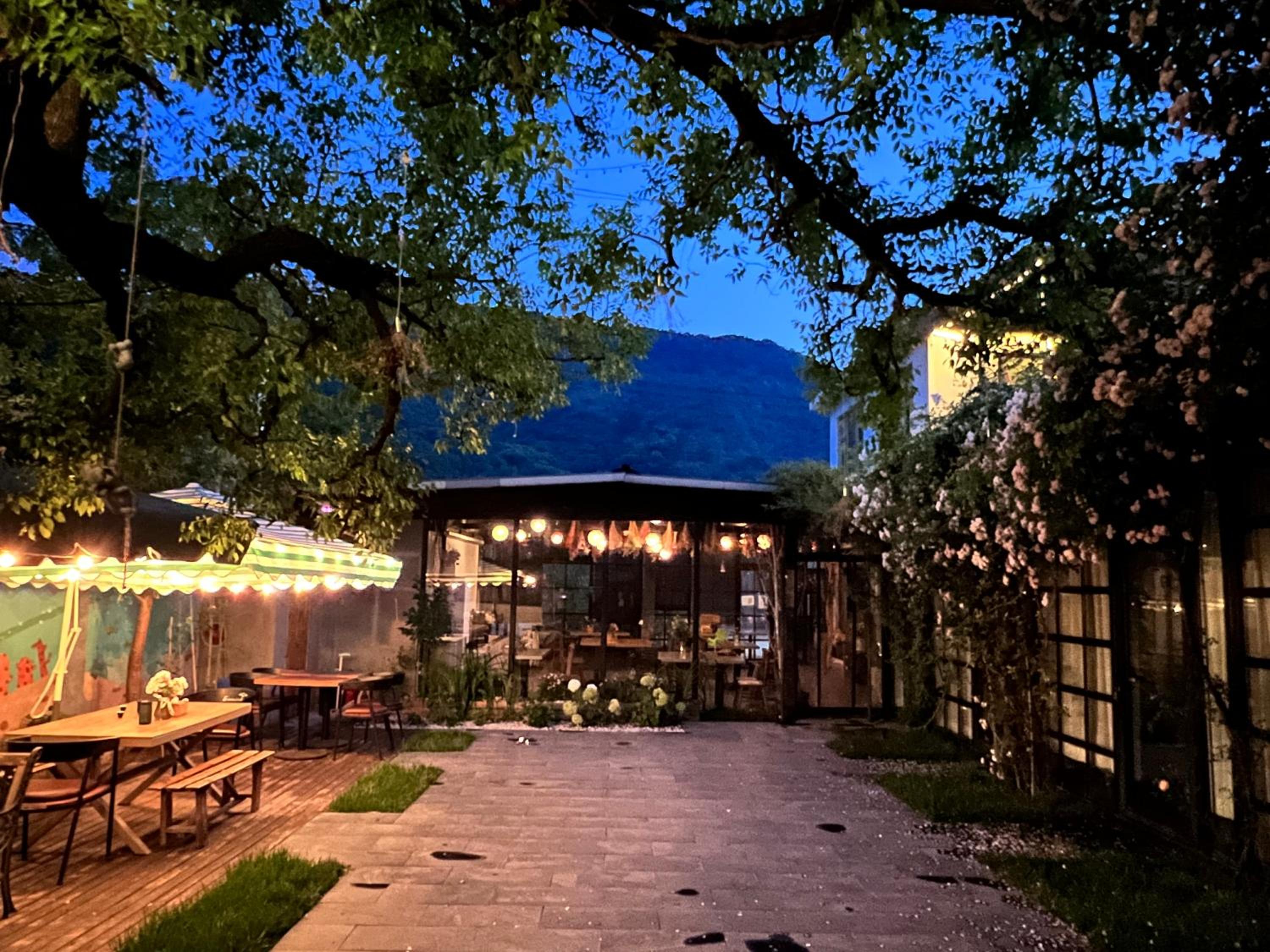 Encounter Garden Great Wall Holiday Guesthouse