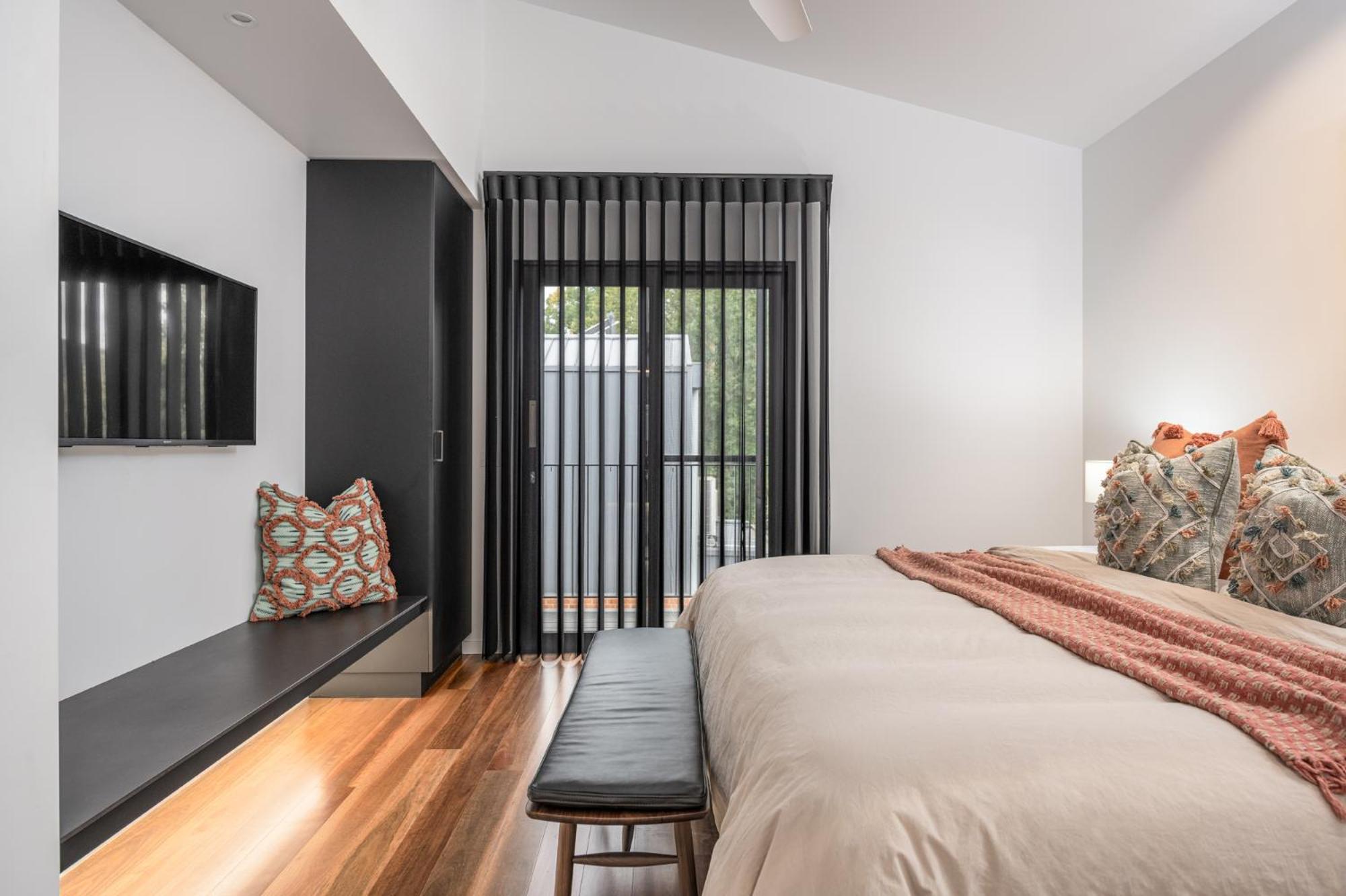 Olsen Penthouse - Art House Townhouses